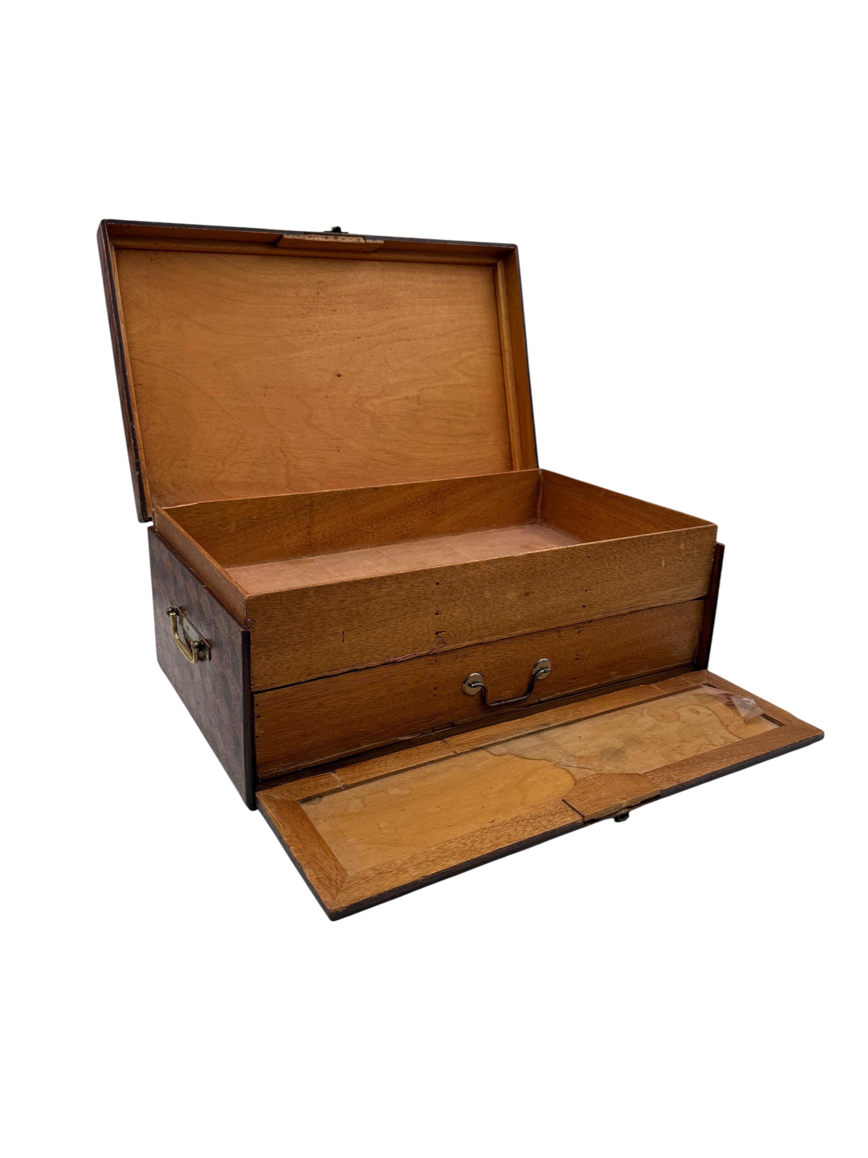 Decorated wooden drawers Box, UK 1900s in vendita 10