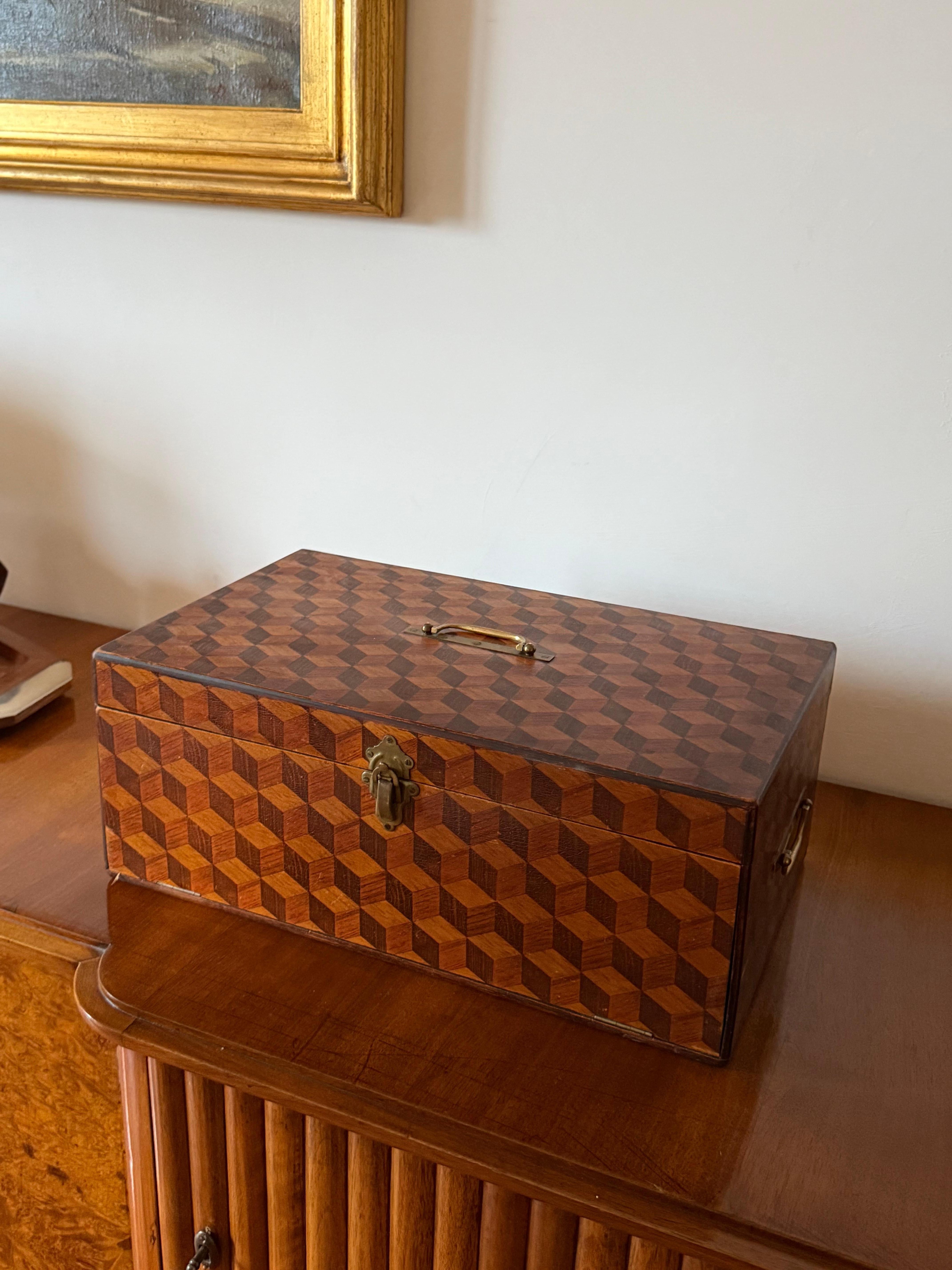 Mid-Century moderno Decorated wooden drawers Box, UK 1900s in vendita