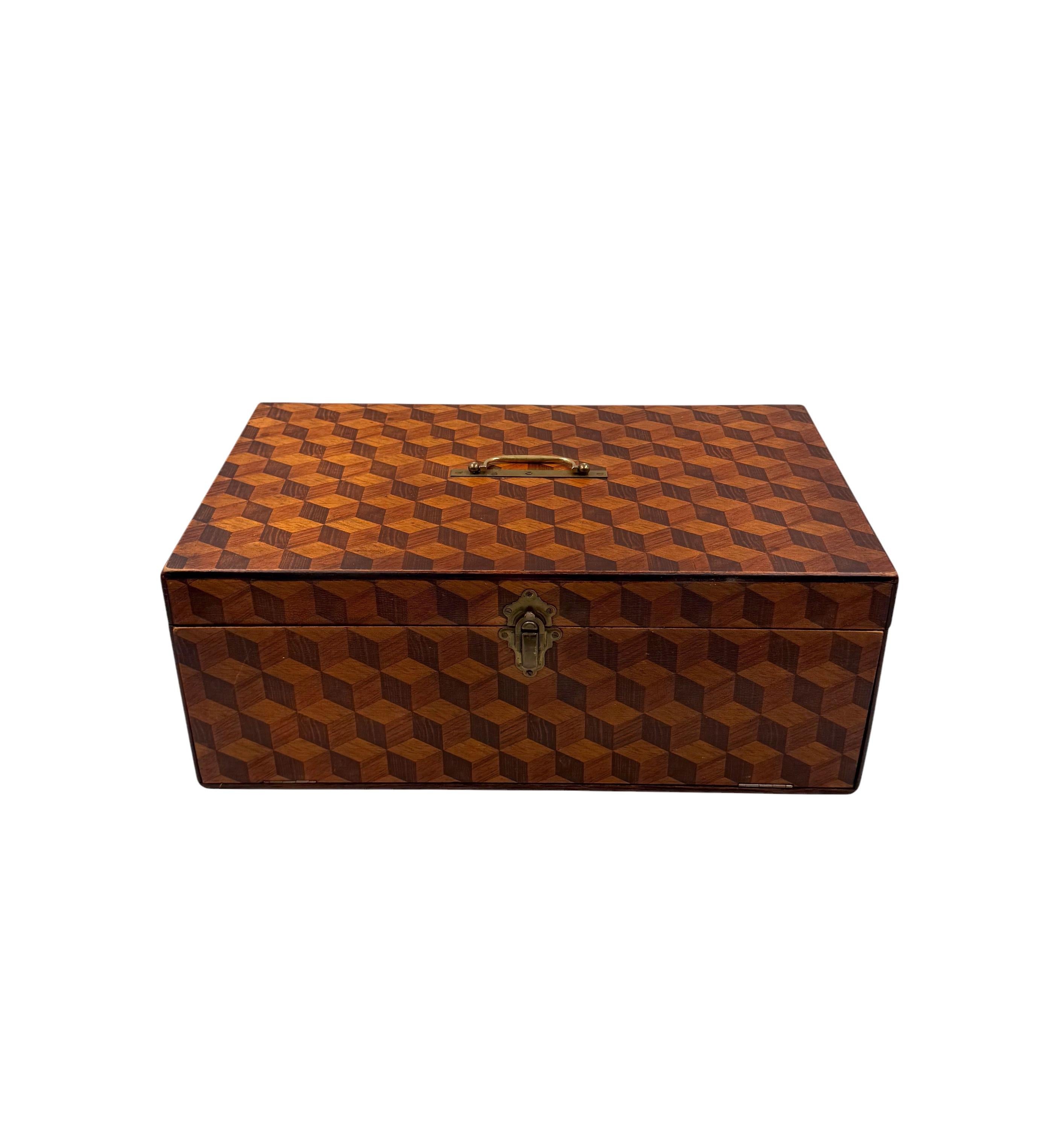 British Decorated wooden drawers Box, UK 1900s in vendita