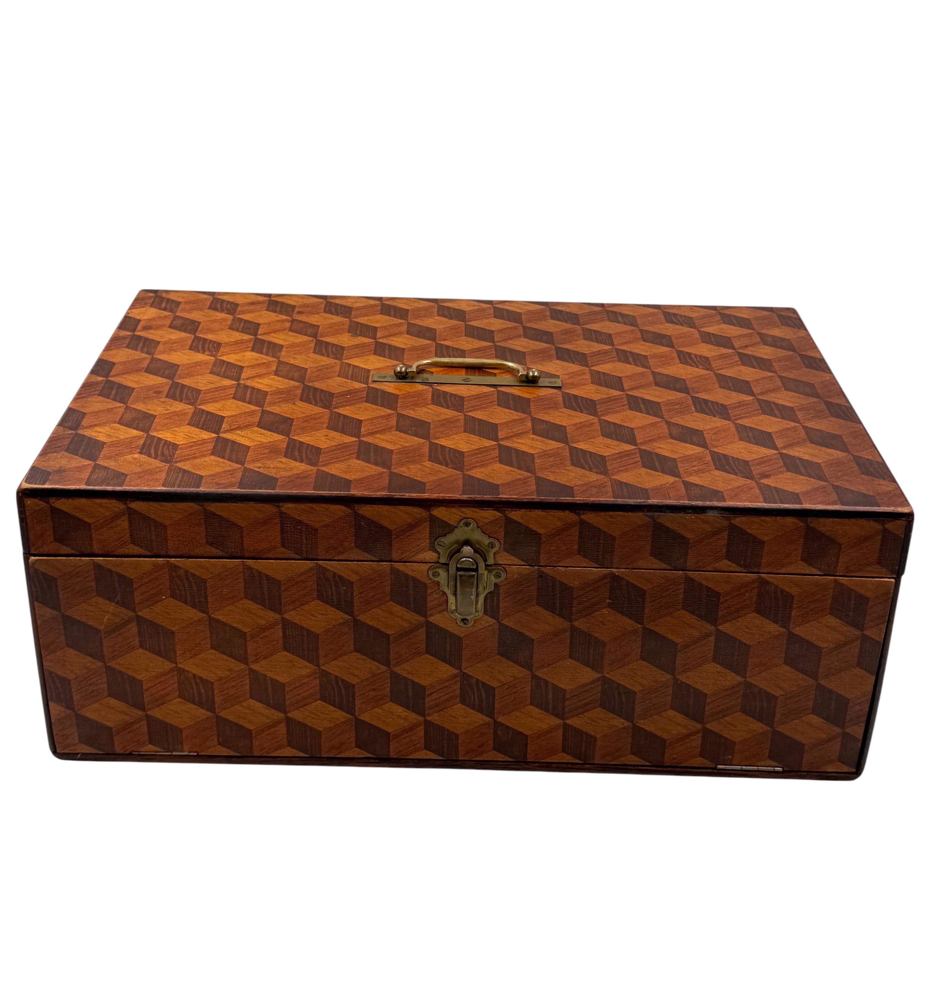 20th Century Decorated wooden drawers Box, UK 1900s in vendita