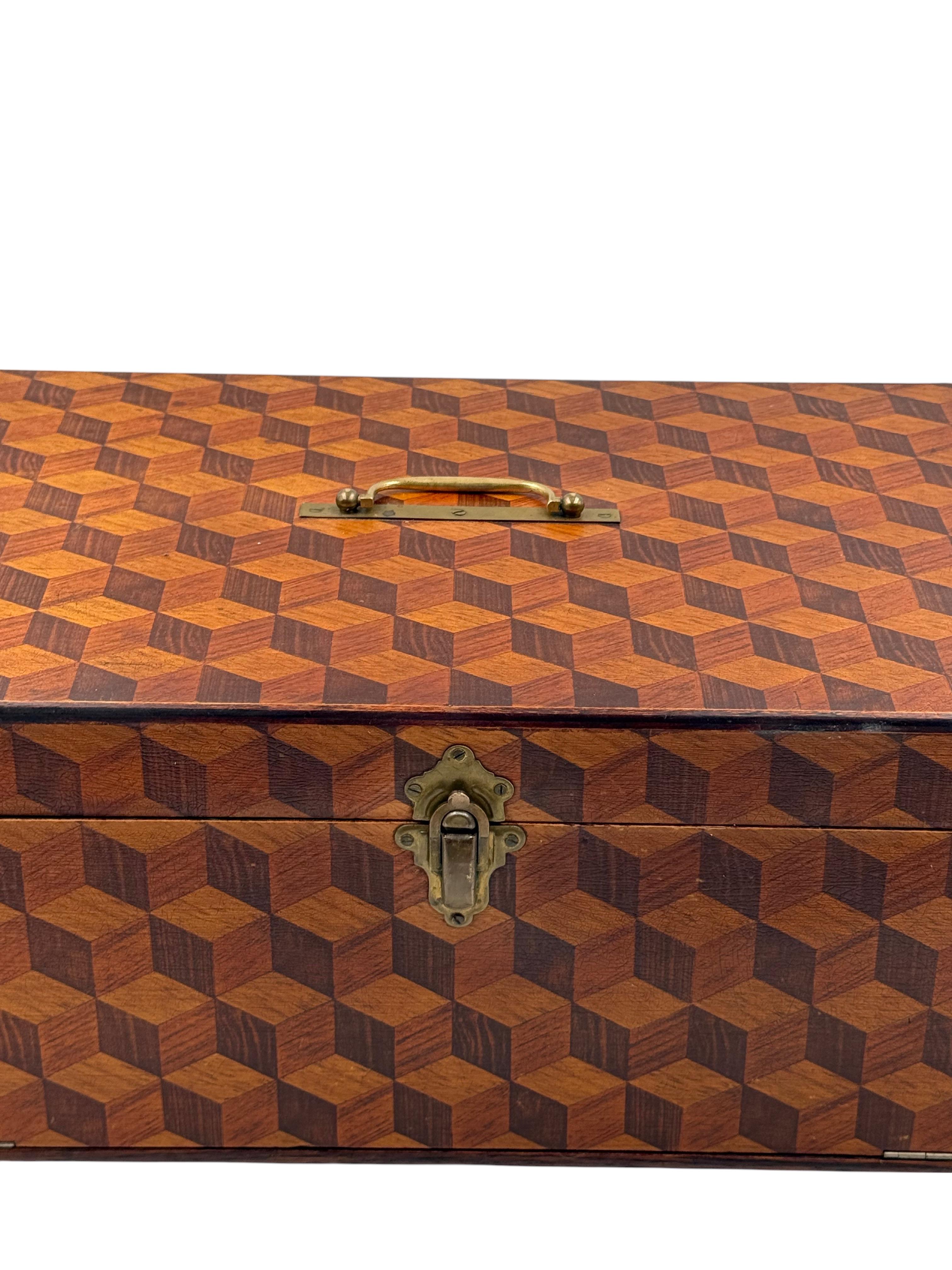 Legno Decorated wooden drawers Box, UK 1900s in vendita
