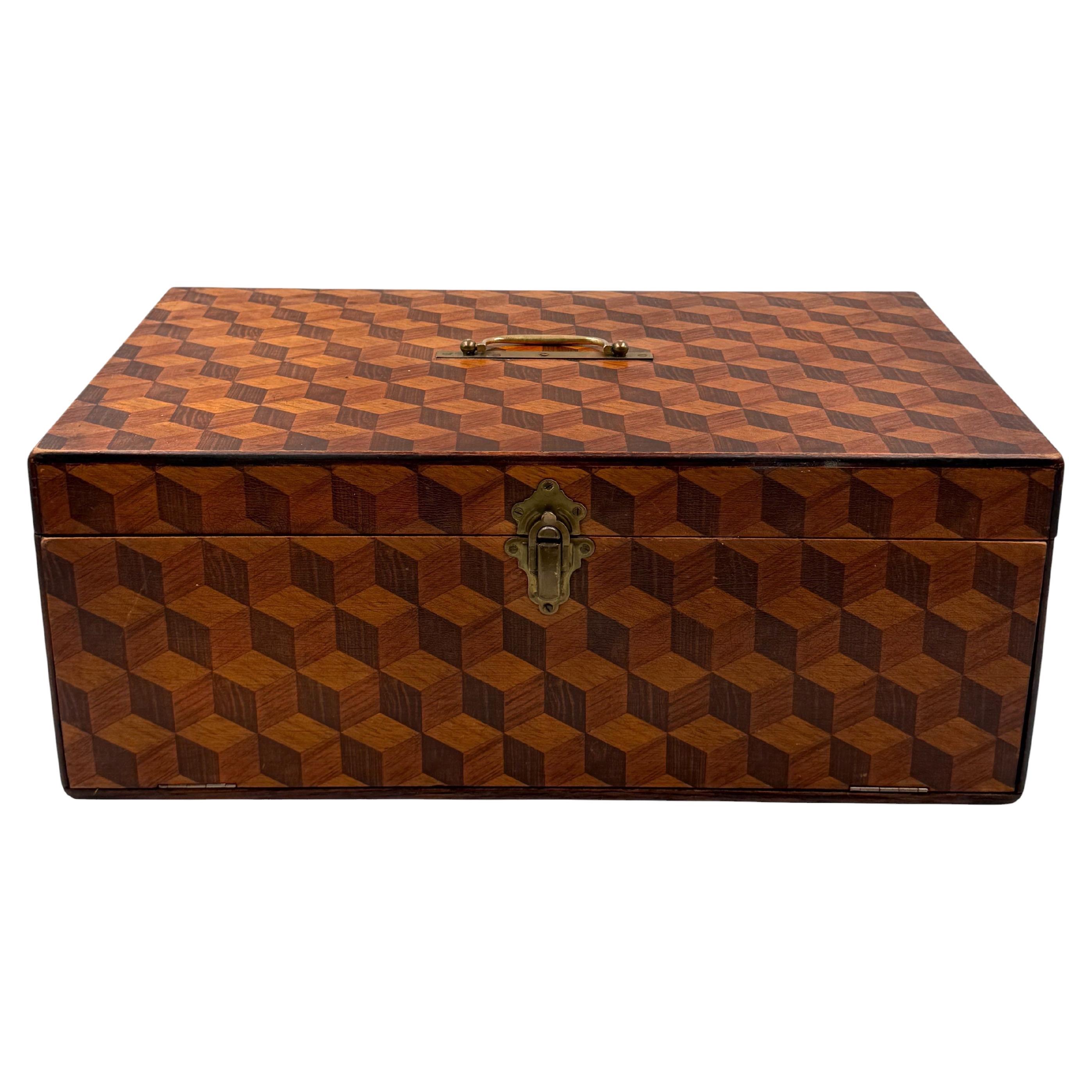 Decorated wooden drawers Box, UK 1900s in vendita
