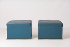 Ottomans en cuir bleu "Décorateur" avec rebords de fond en sycomore doré - France 1980's