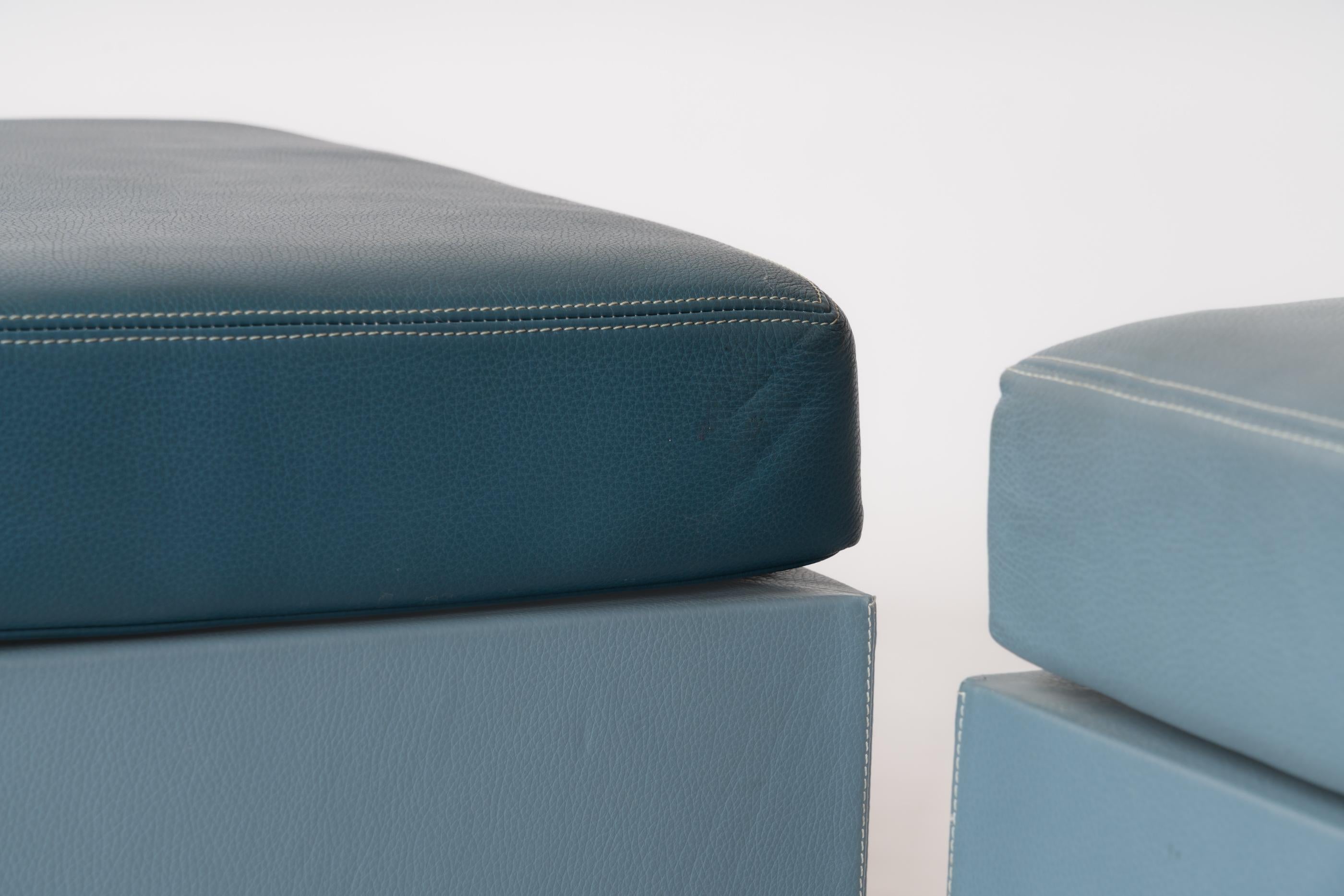 Cuir Ottomans en cuir bleu 