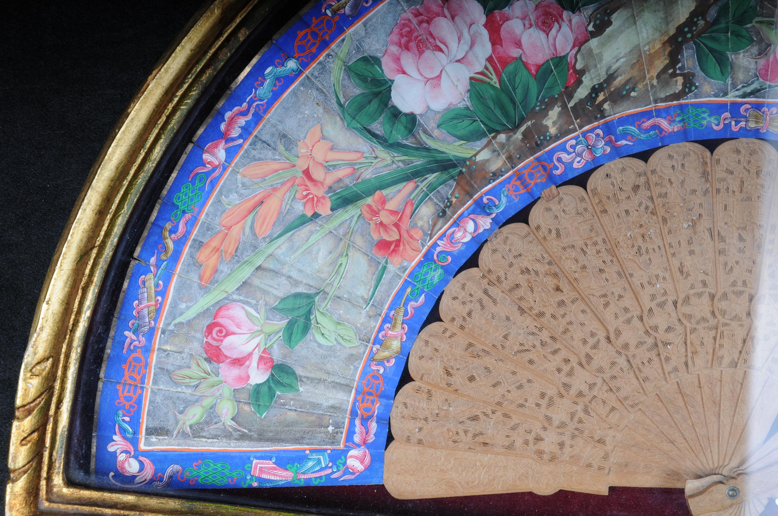 Decorative Hand Fan in Gilded Frame Demilune, 20th Century In Good Condition For Sale In Berlin, DE