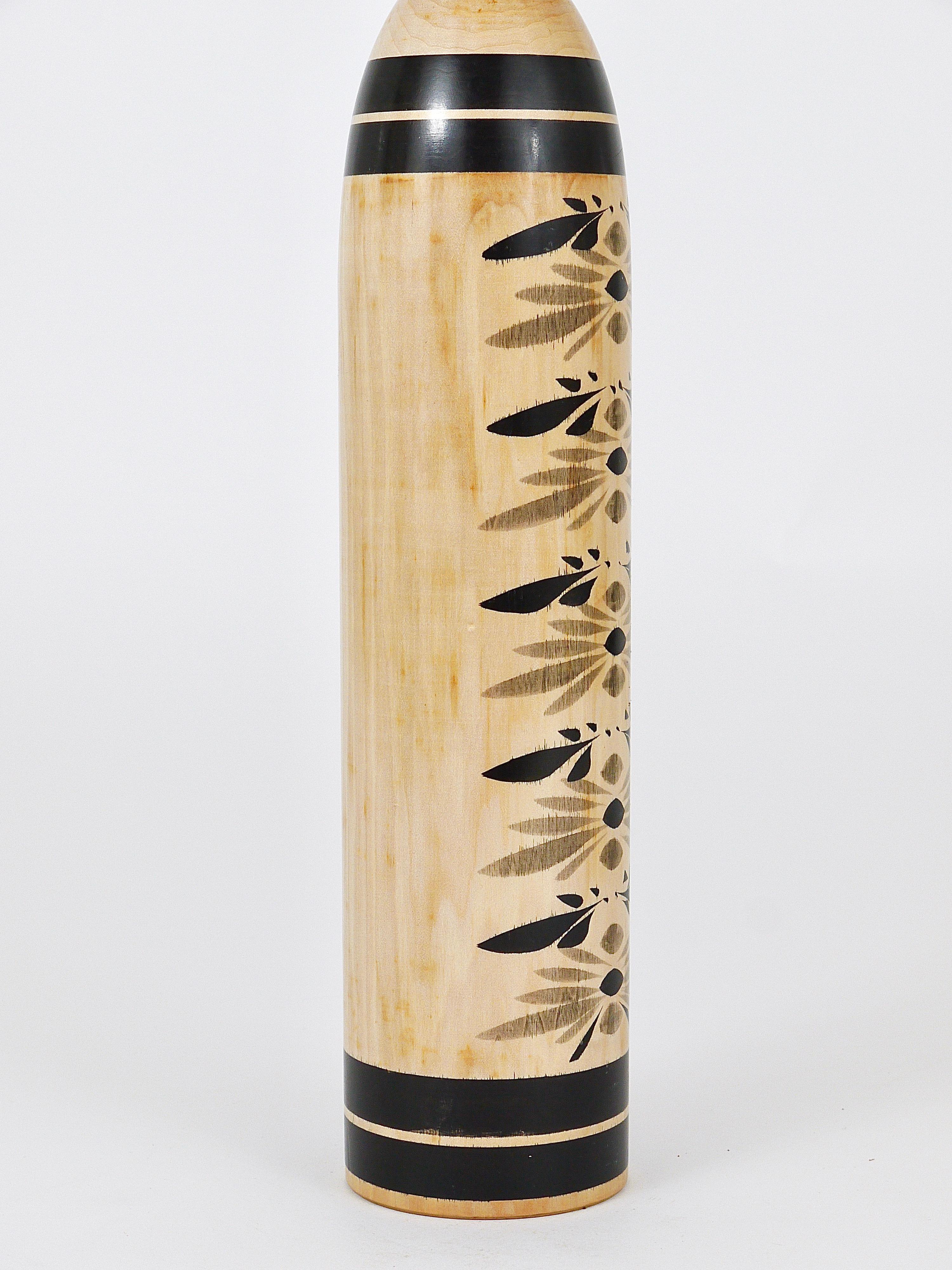 Escultura Decorativa Muñeca Togatta Kokeshi del Norte de Japón, Pintada a Mano en venta 3