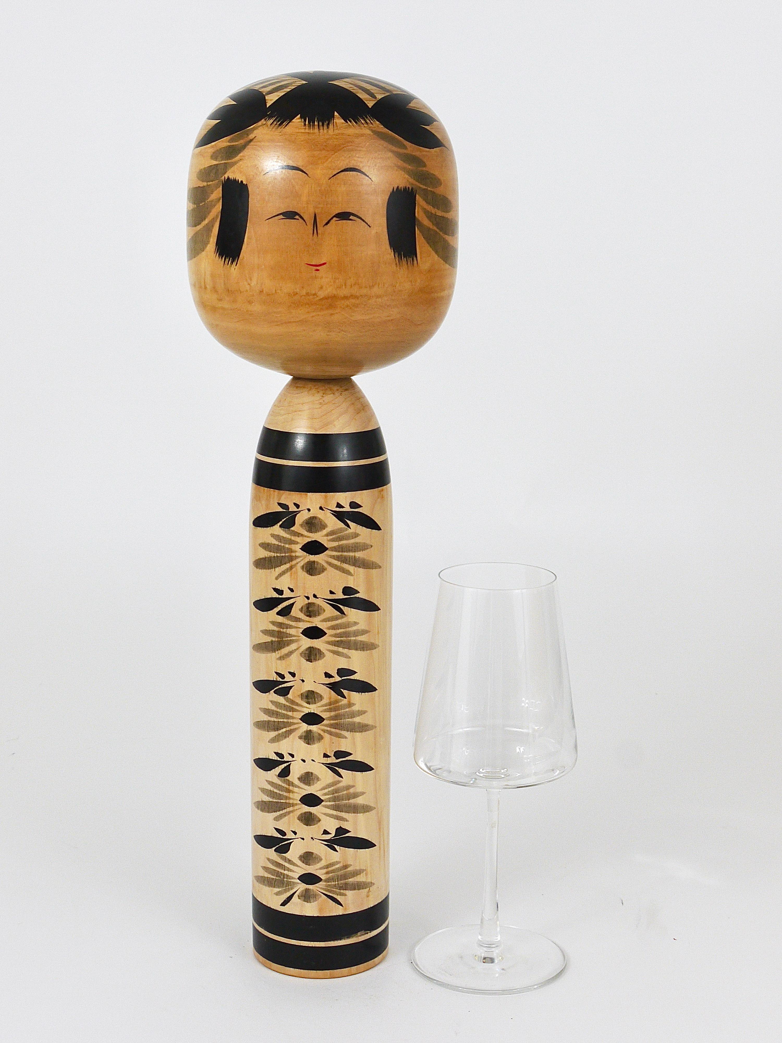 Escultura Decorativa Muñeca Togatta Kokeshi del Norte de Japón, Pintada a Mano Edo en venta
