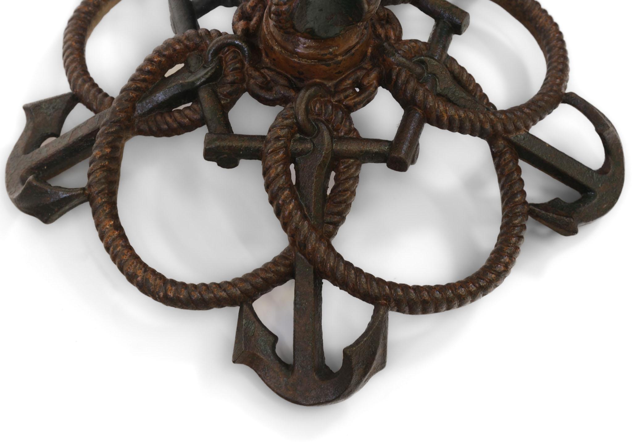 XIXe siècle Table d'appoint décorative en fonte du 19e siècle avec ancre et corde de marine en vente
