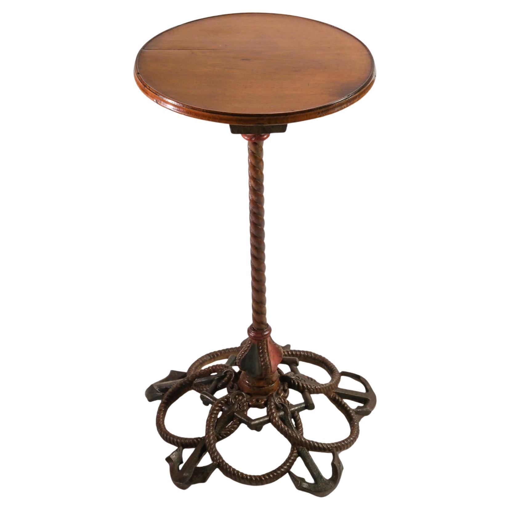 Table d'appoint décorative en fonte du 19e siècle avec ancre et corde de marine en vente