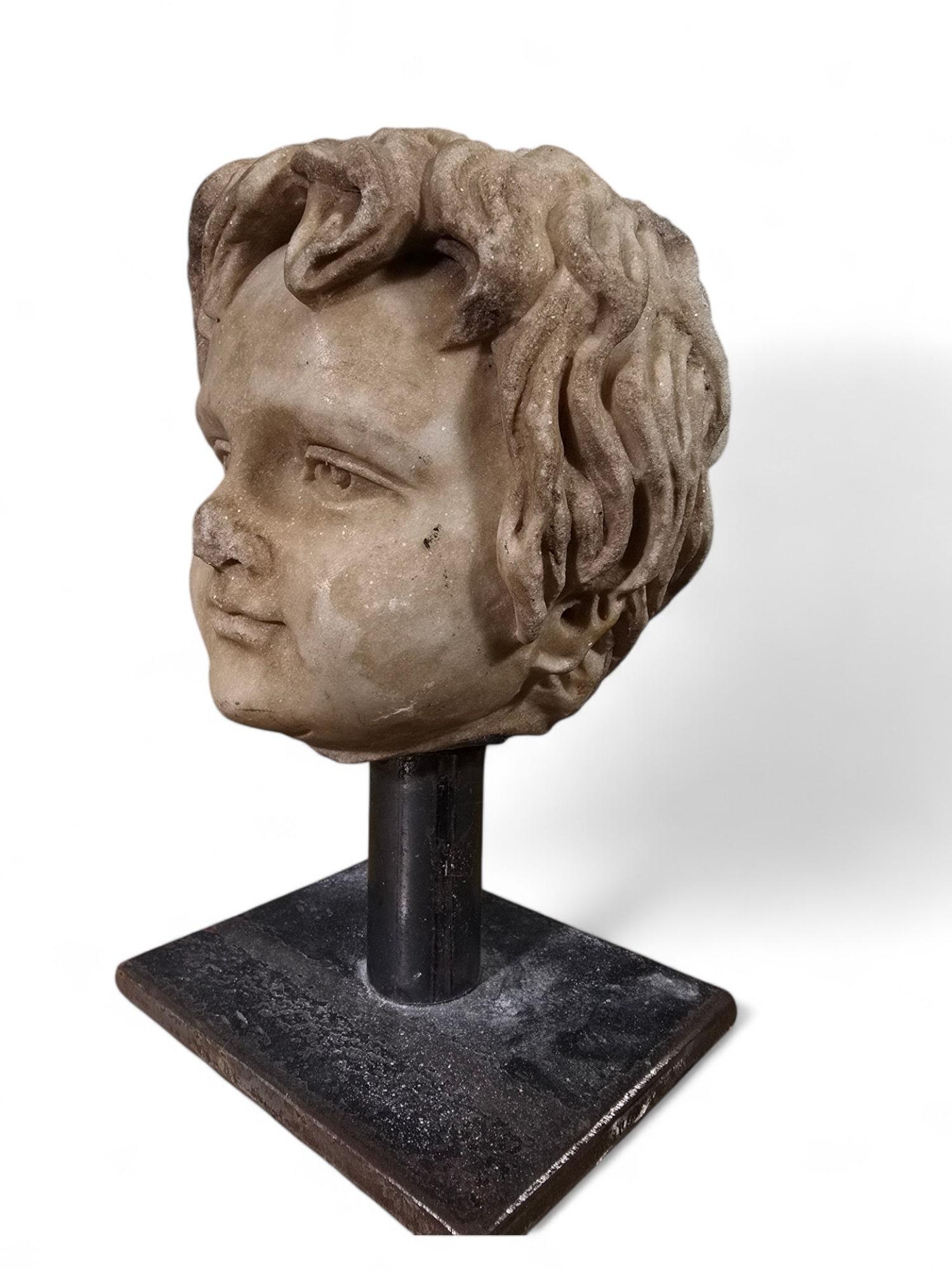 TESTA decorativa in marmo del XIX secolo raffigurante un bambino in vendita 7