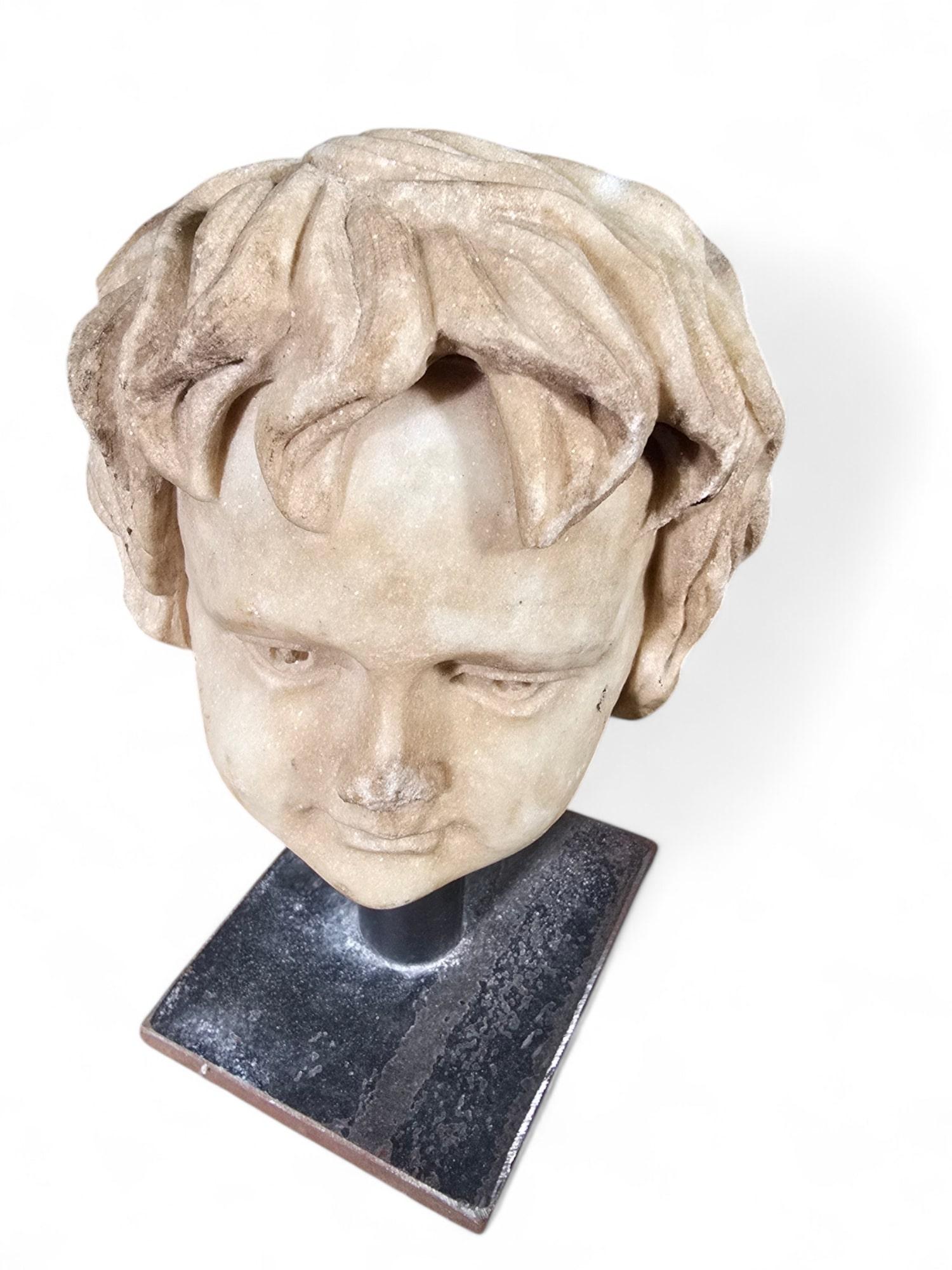 Marmo TESTA decorativa in marmo del XIX secolo raffigurante un bambino in vendita