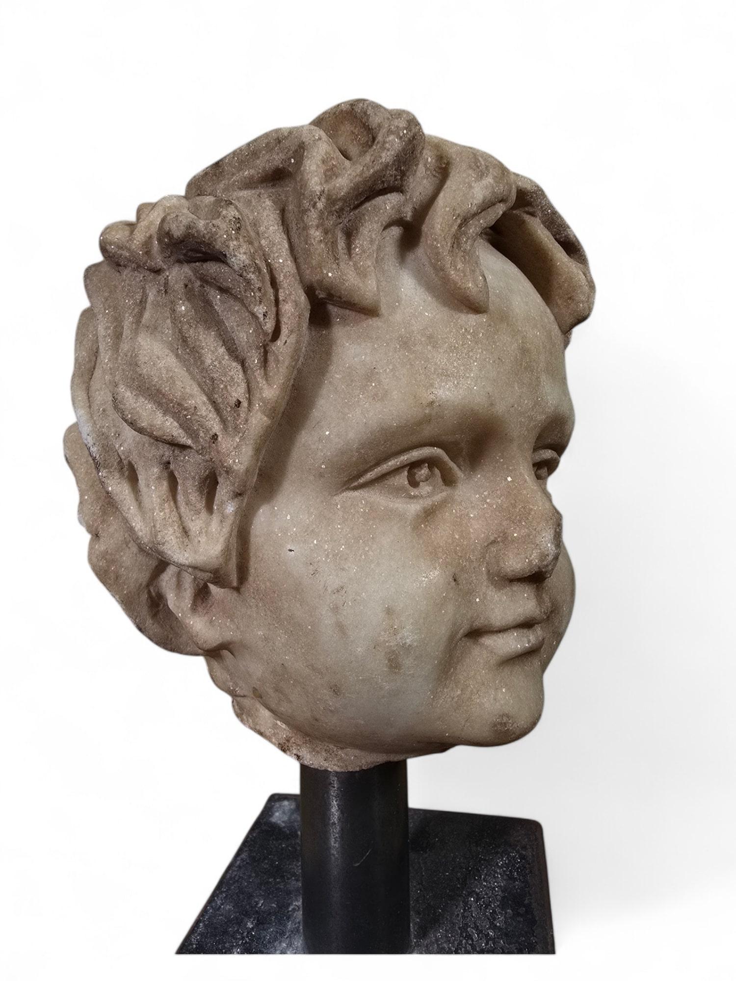TESTA decorativa in marmo del XIX secolo raffigurante un bambino in vendita 2