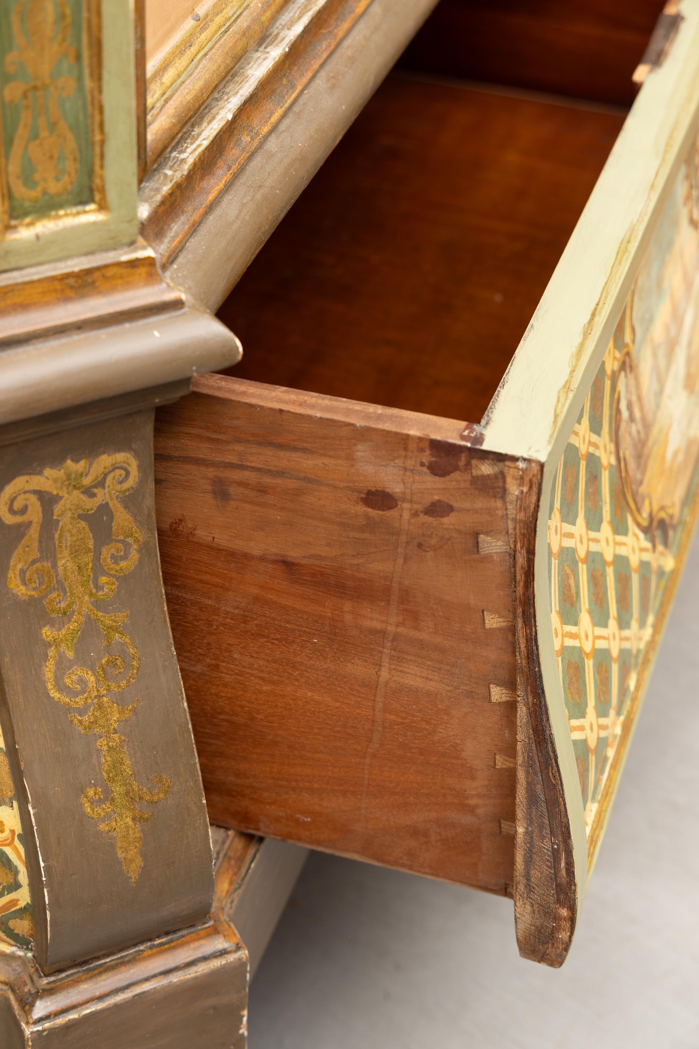 Neorinascimentale Armadio decorativo dipinto del XIX secolo in vendita