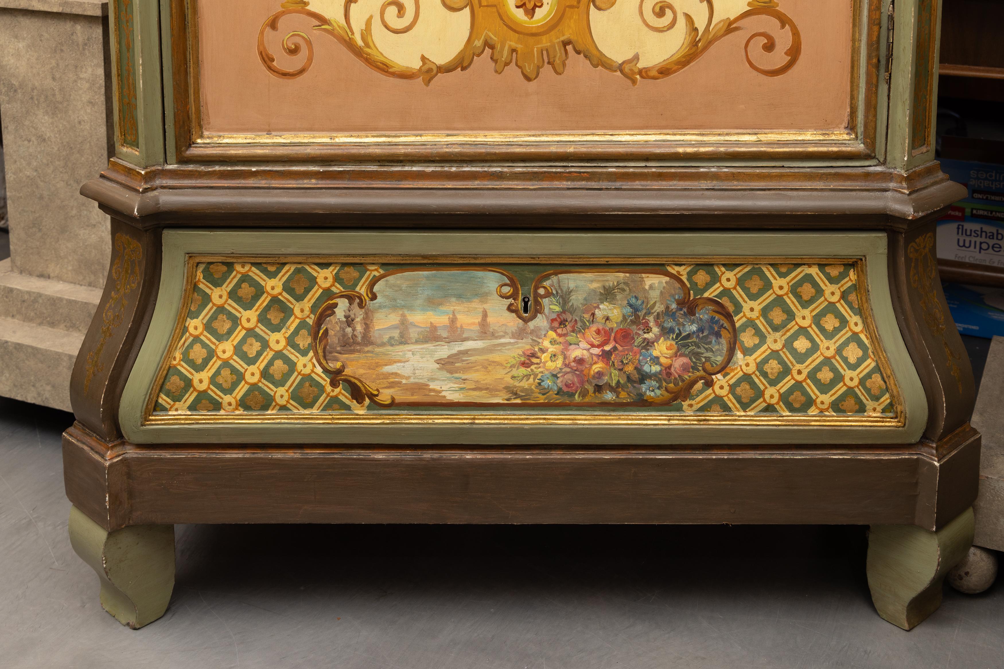 Legno Armadio decorativo dipinto del XIX secolo in vendita