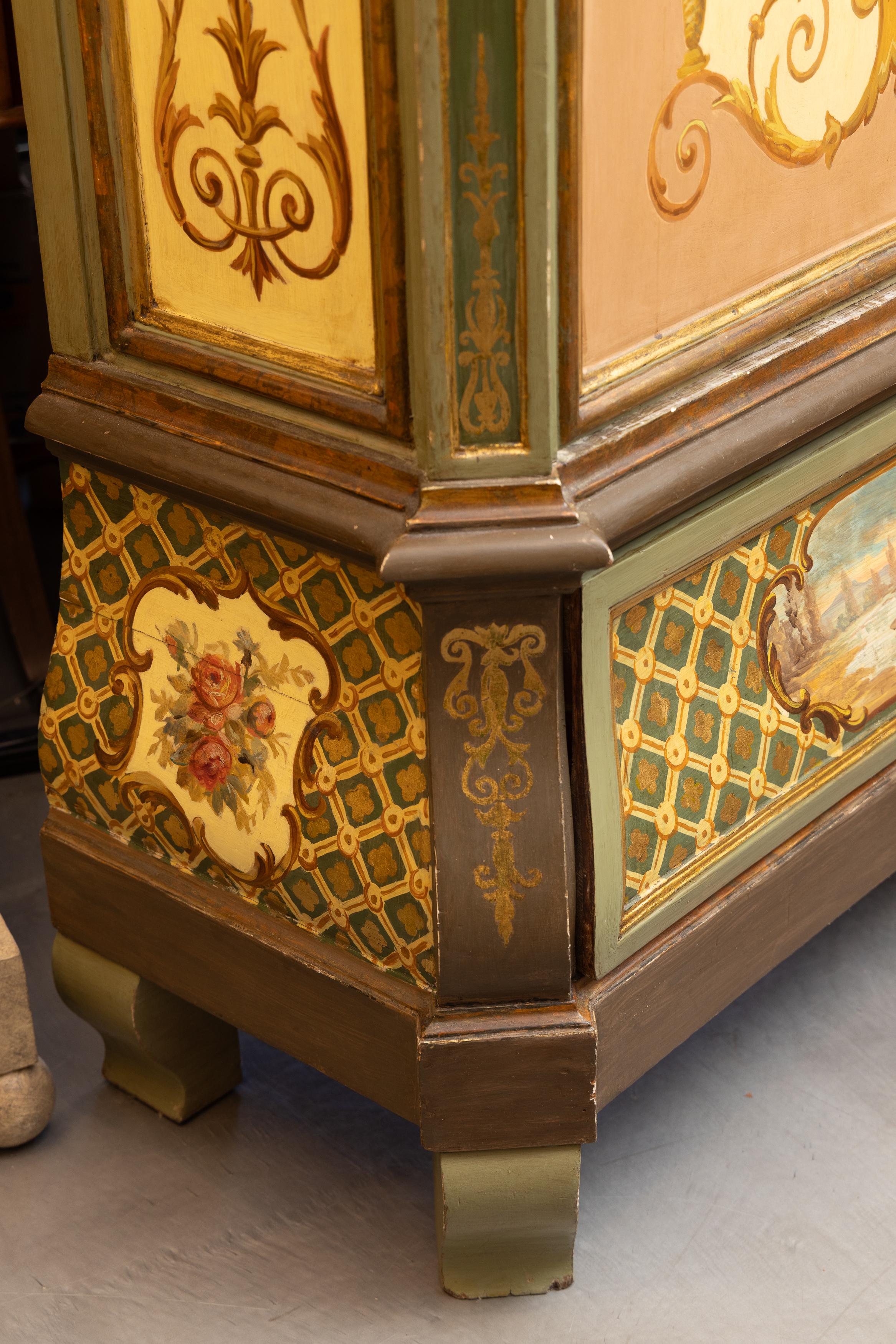Armadio decorativo dipinto del XIX secolo in vendita 1