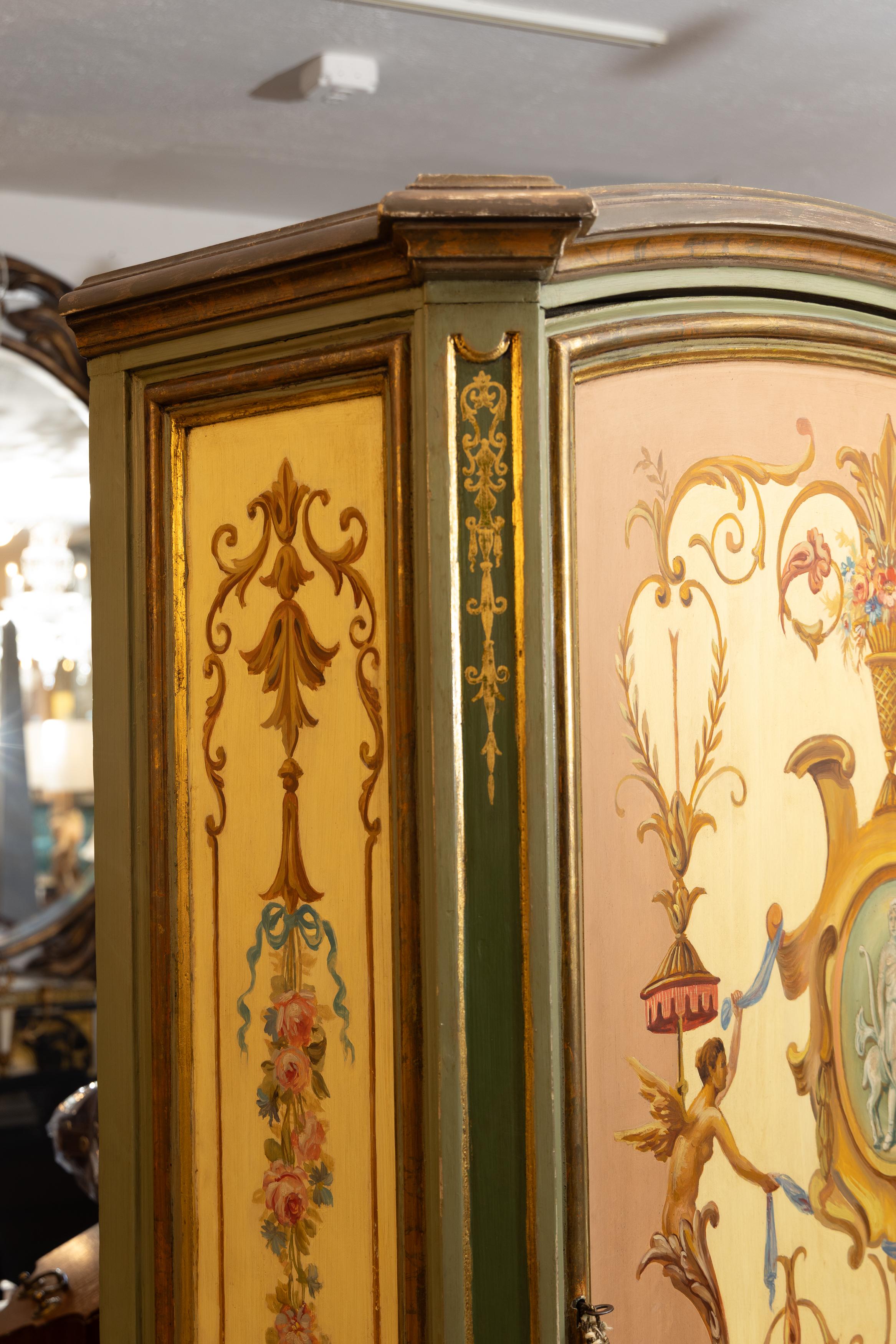 Armadio decorativo dipinto del XIX secolo in vendita 2