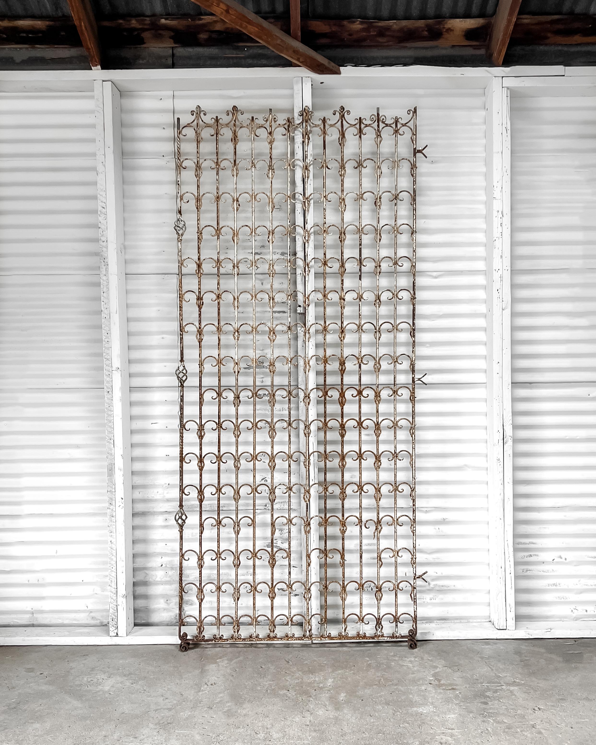 Decorative 19th Century Wrought Iron Gate Panel For Sale 10