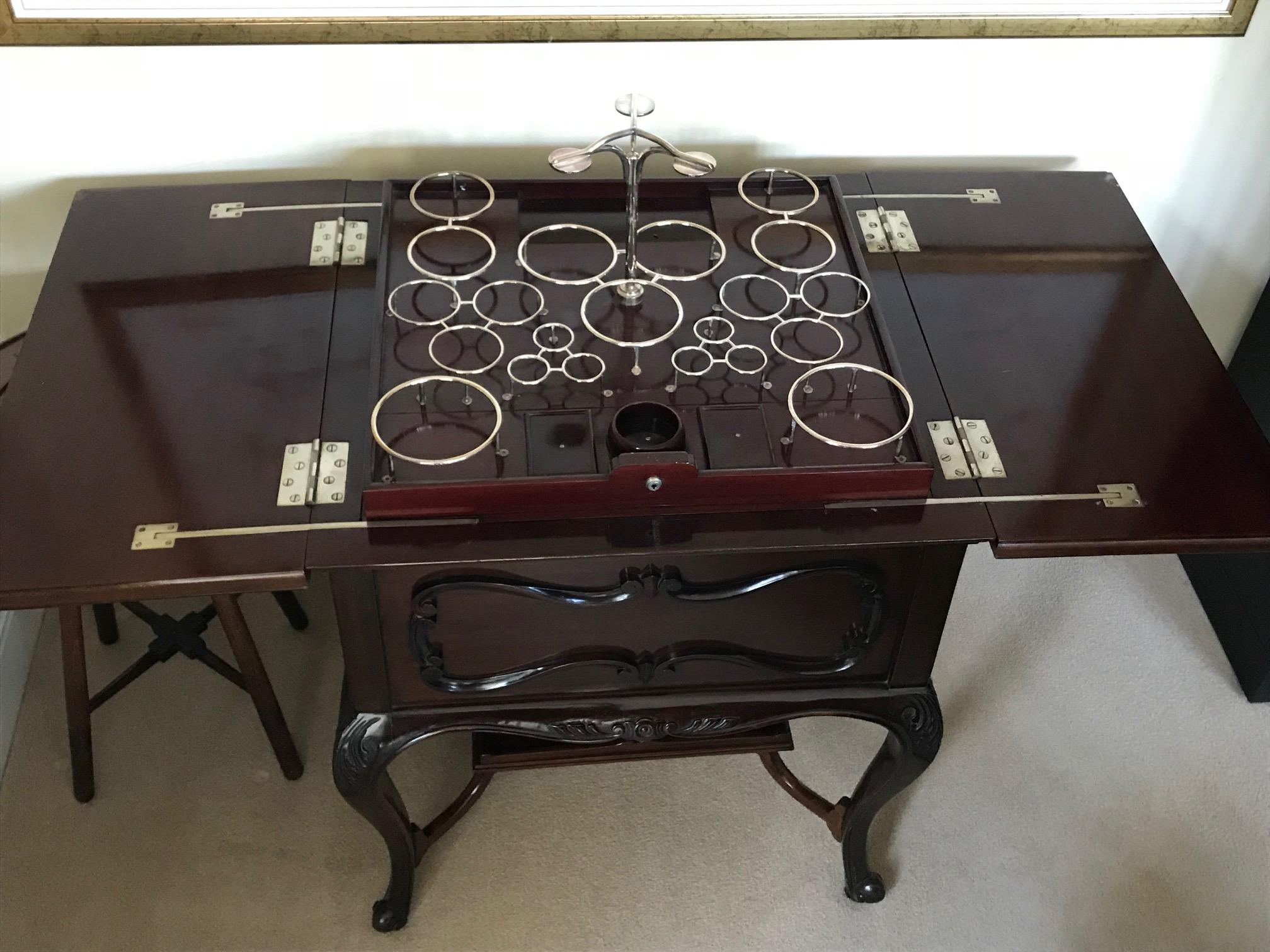 Decorative 20th Century Mahogany Surprise Table on Cabriole Legs In Good Condition For Sale In Bradford on Avon, GB
