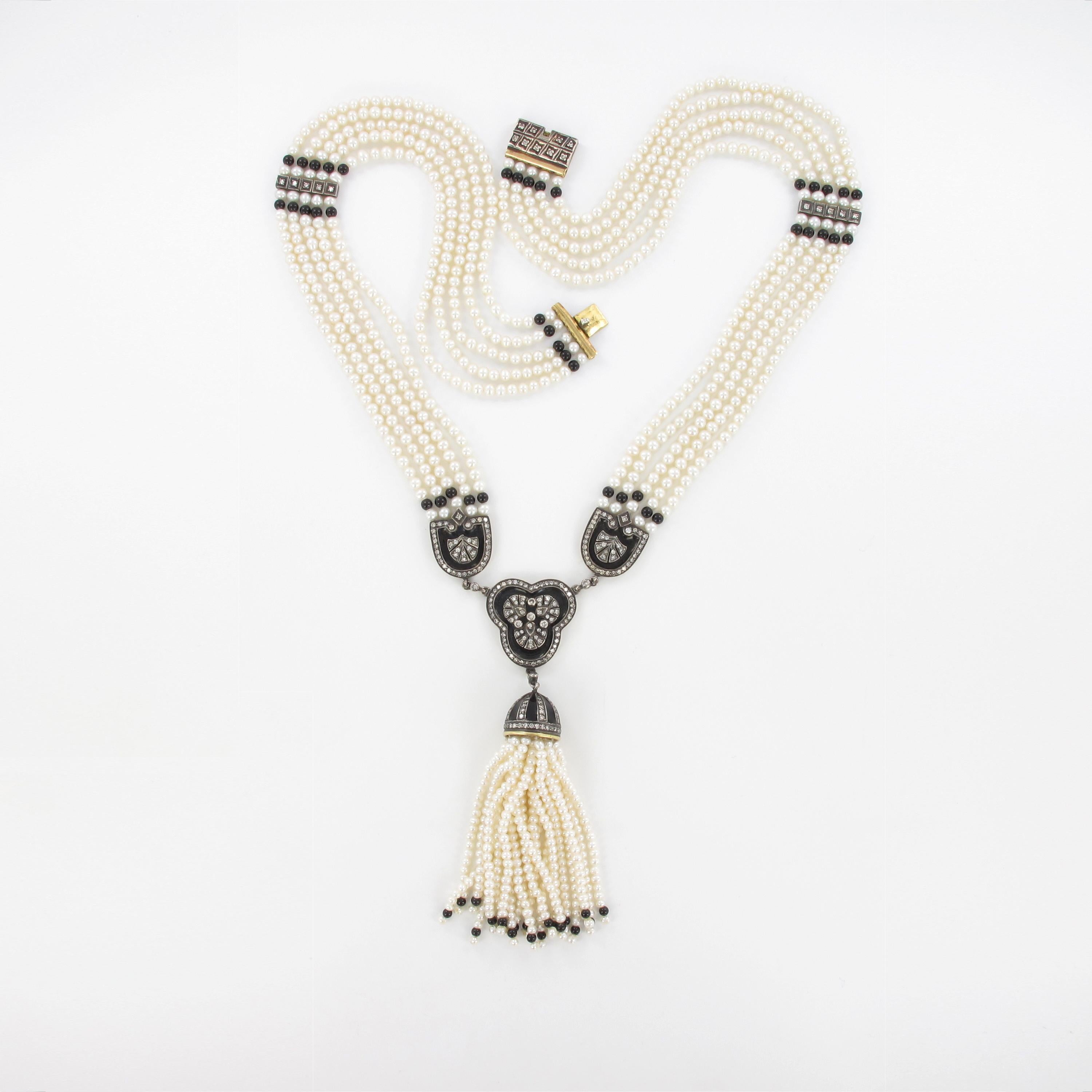 This highly decorative and romantic necklace consists of 5 strands of cultured pearls and black chalcedony beads ranging from 3.2 to 3.7 mm in diameter. The centre is decorated by a cheerfully swinging tassel consisting of 20 shorter strands of