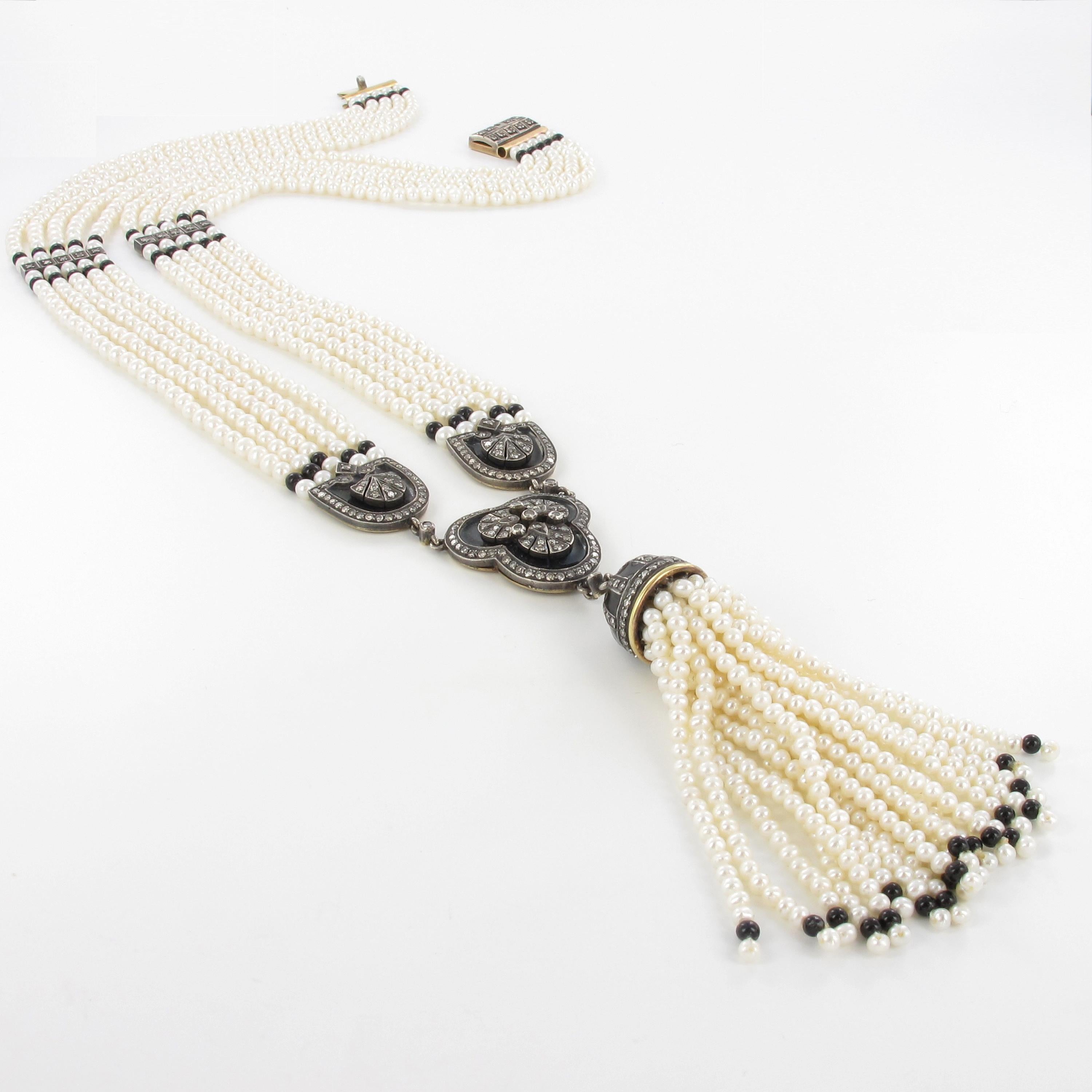 Artisan Collier décoratif à 5 brins de perles de culture avec diamants en or surmonté d'argent en vente