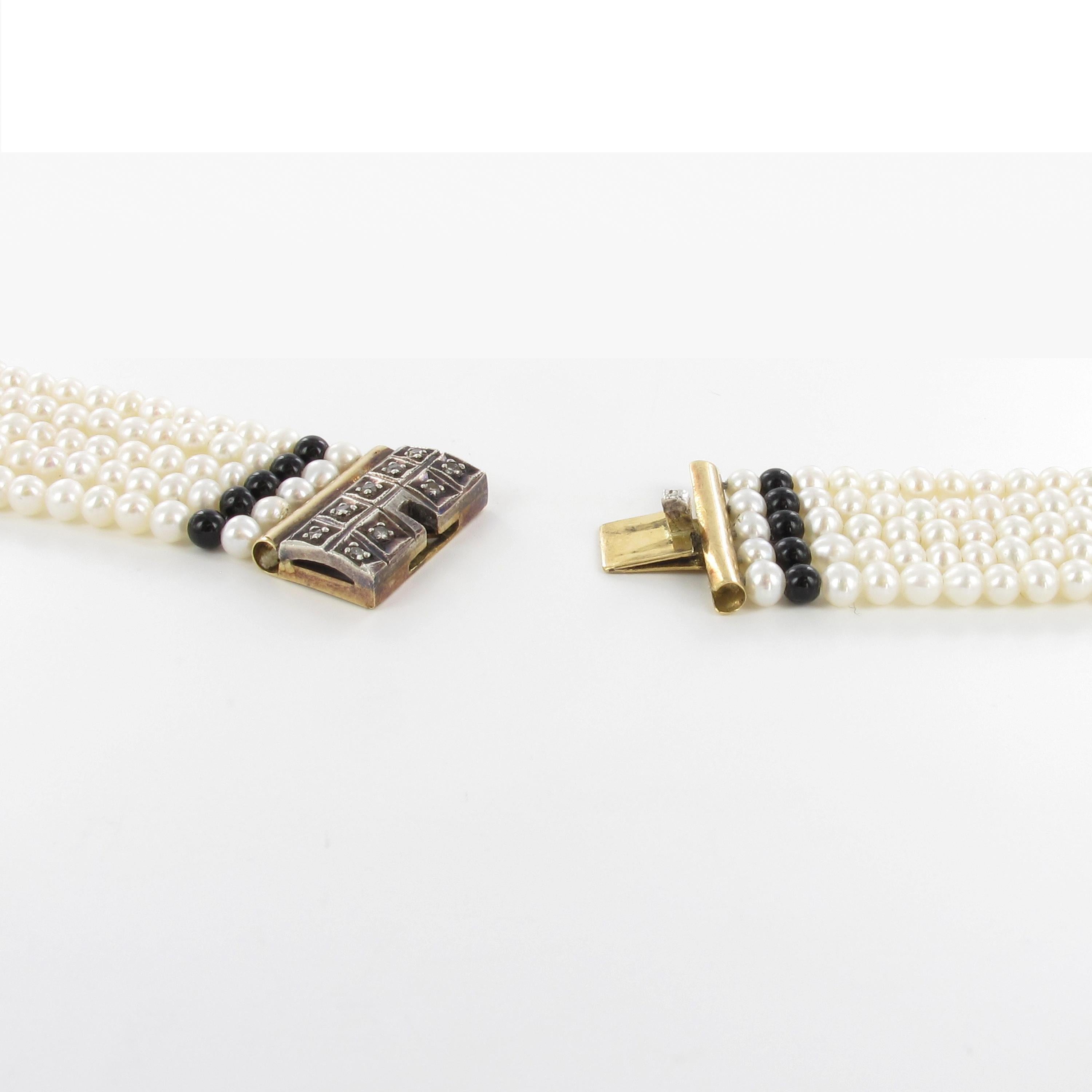 Collier décoratif à 5 brins de perles de culture avec diamants en or surmonté d'argent en vente 2