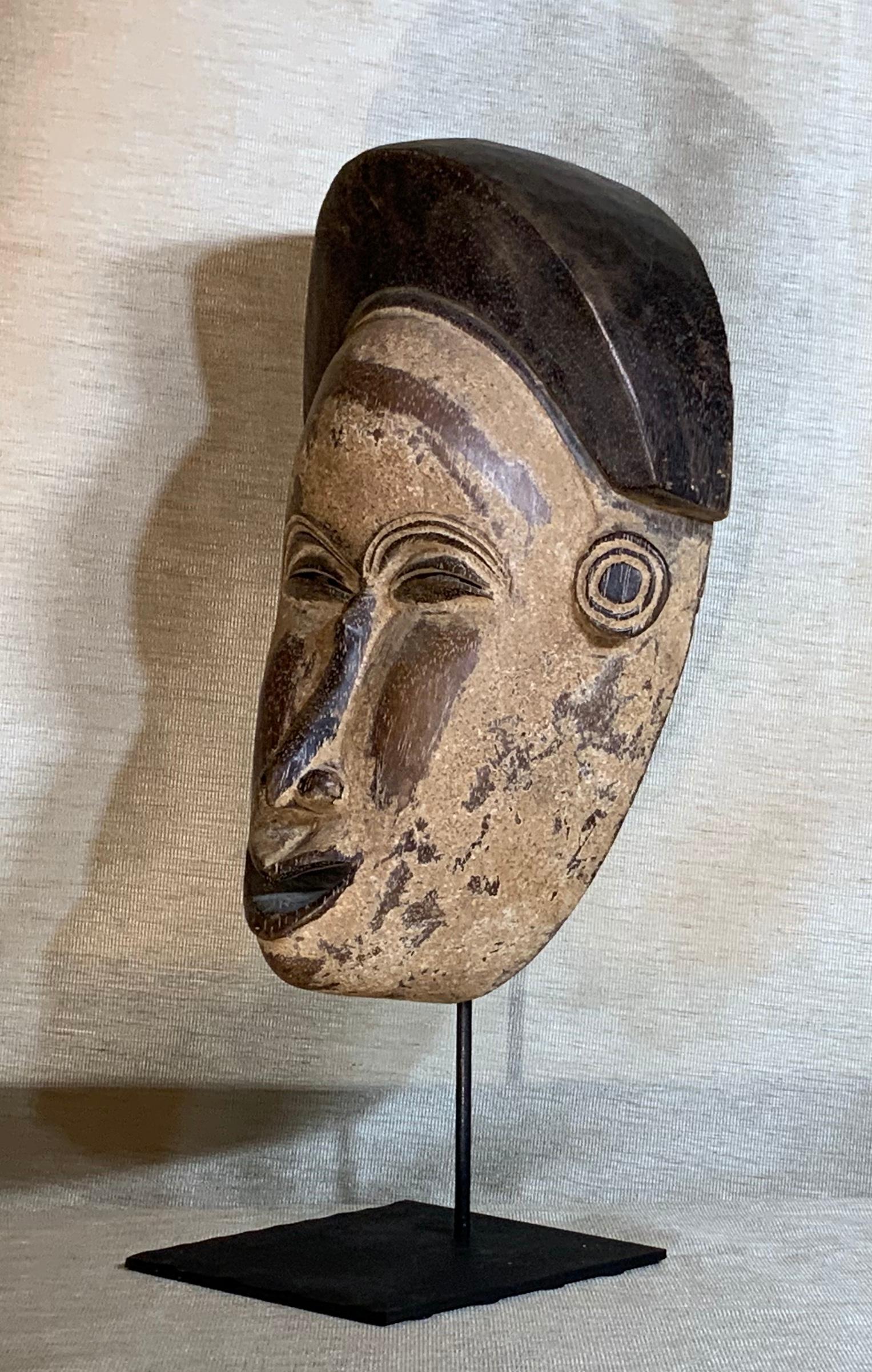 Decorative African Folk Art Midcentury Tribal Wood Mask In Good Condition In Delray Beach, FL