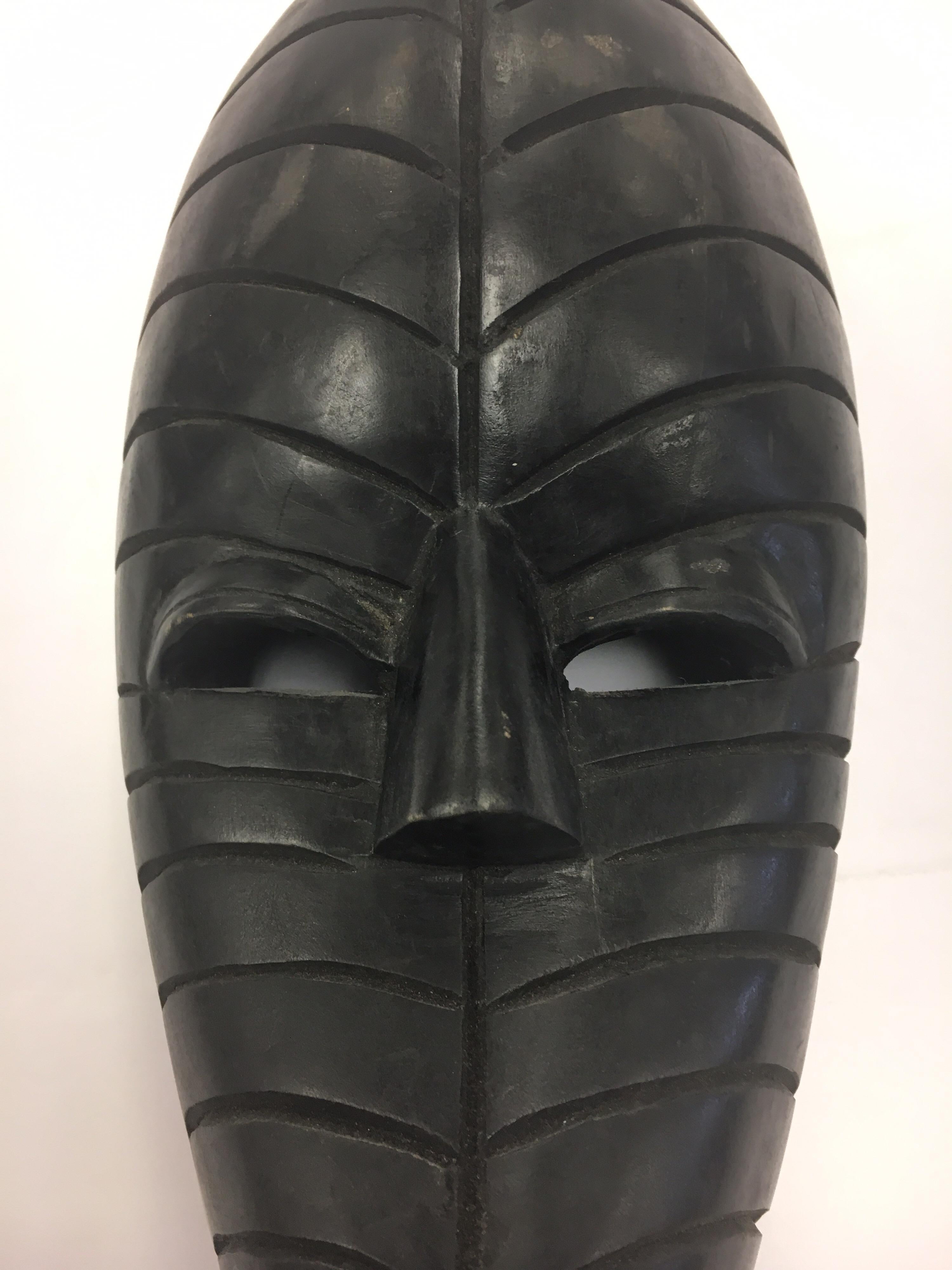 Decorative African Mid-Century Modernist Carved Tribal Mask Sculpture from Ghana In Excellent Condition In West Hartford, CT