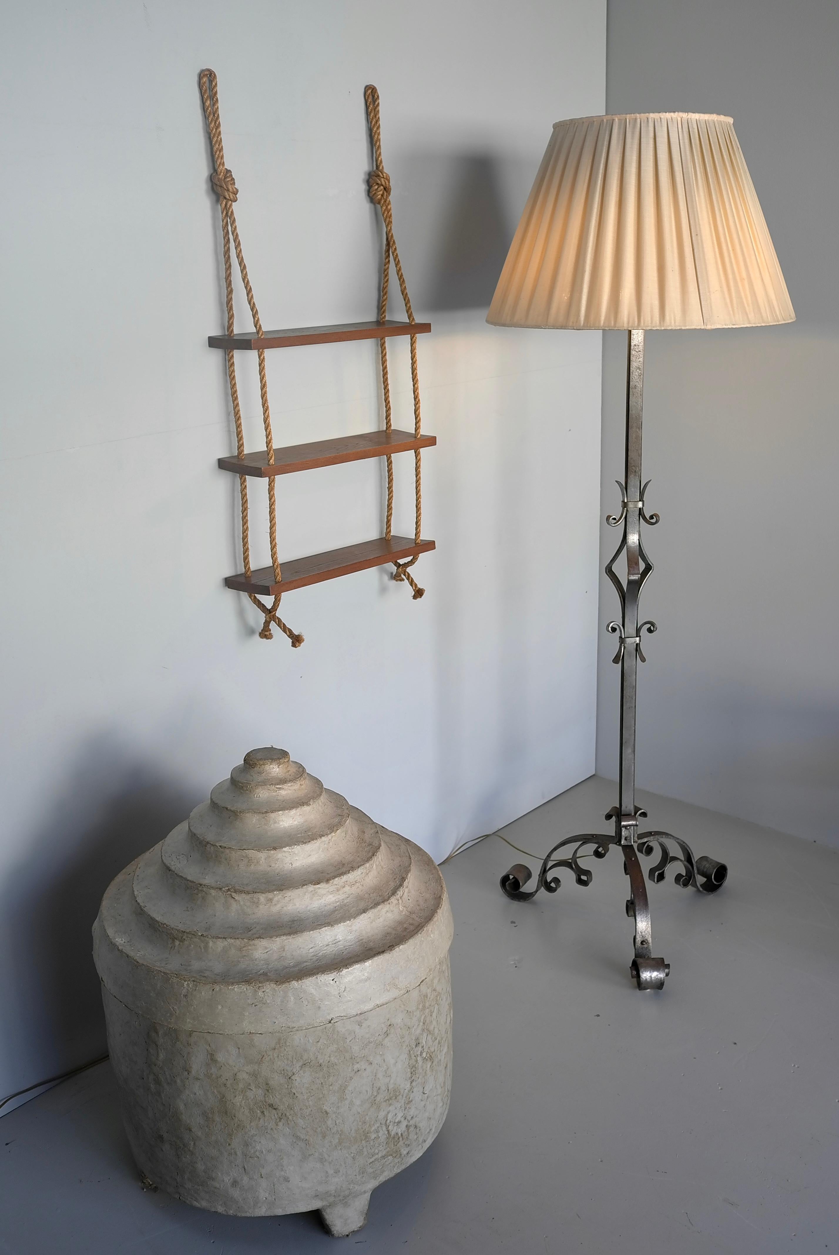 Cesto decorativo africano di metà secolo, intonacato di bianco, con coperchio a scalino in vendita 4