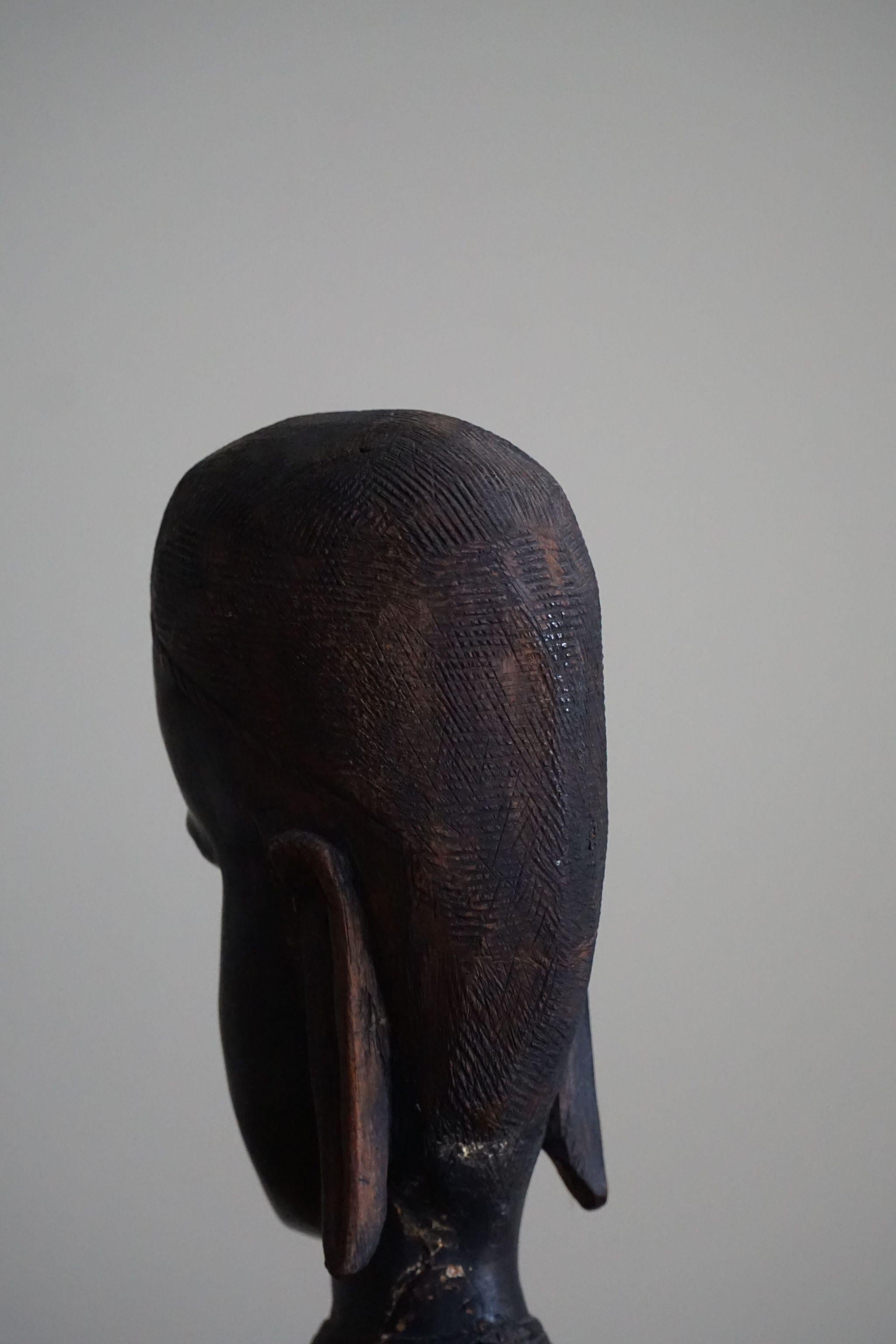 Decorative African Wooden Sculpture,  Mid Century, Handcrafted in the 1940-50s For Sale 4