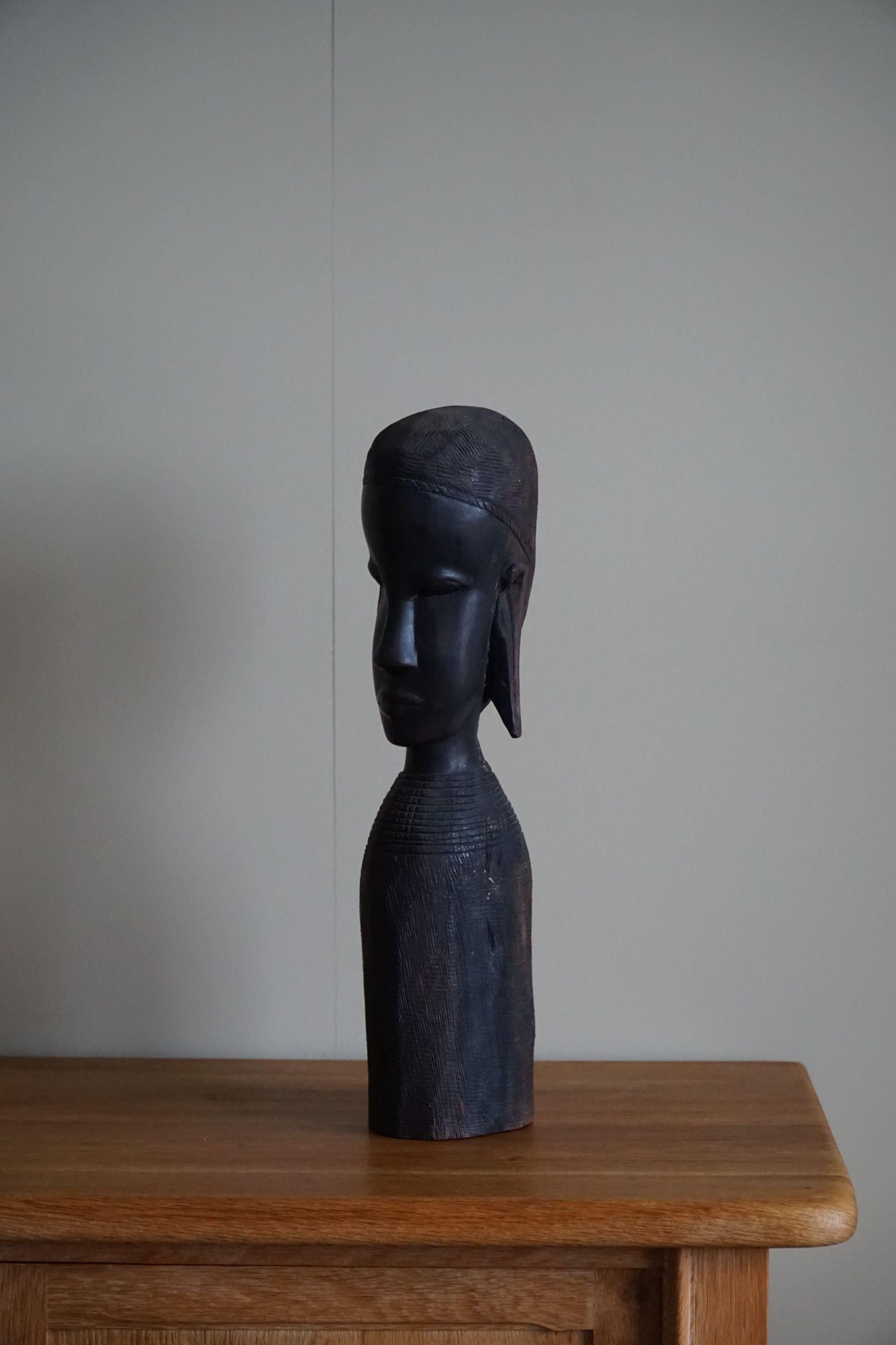 Decorative African Wooden Sculpture,  Mid Century, Handcrafted in the 1940-50s For Sale 1