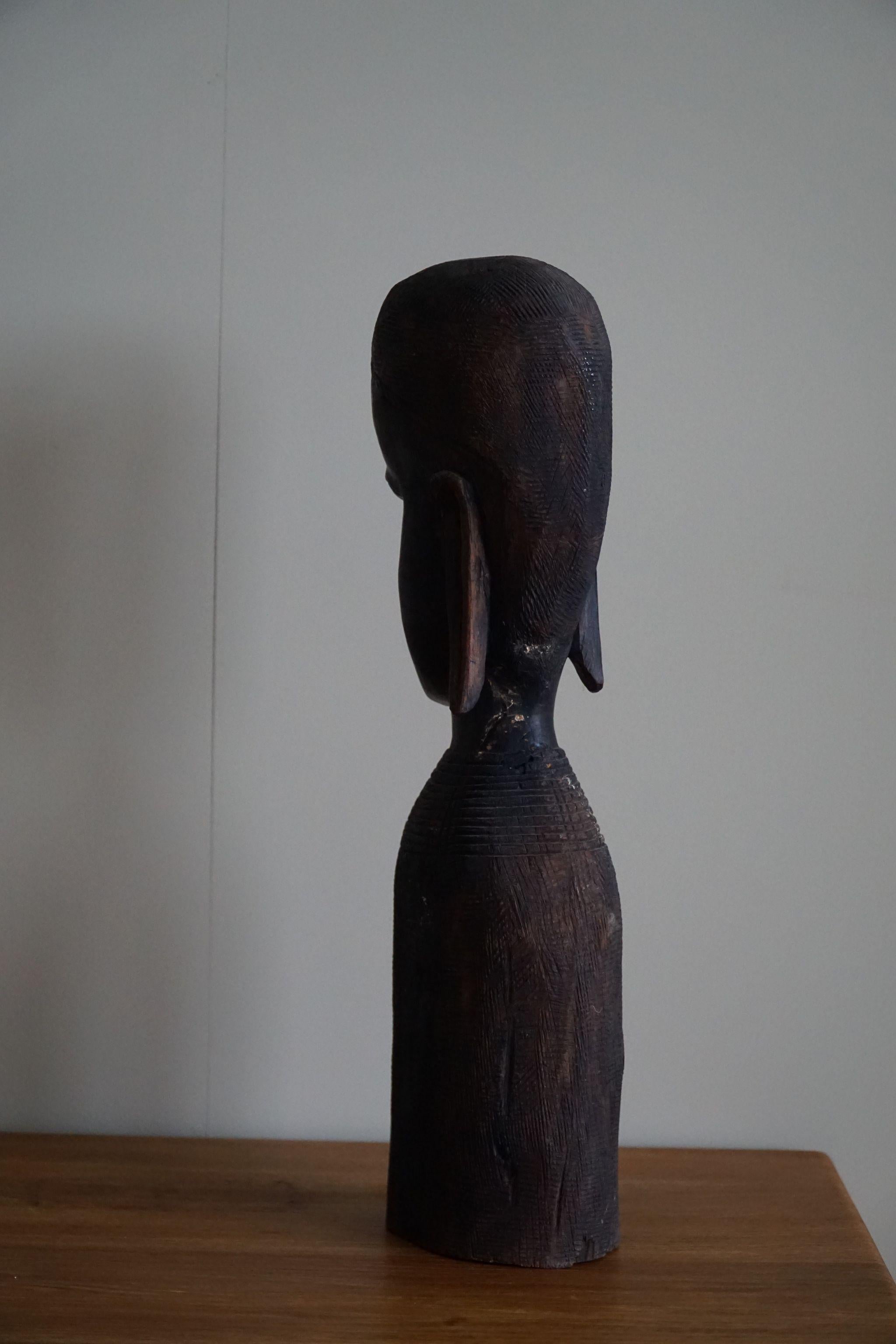 Decorative African Wooden Sculpture,  Mid Century, Handcrafted in the 1940-50s For Sale 3