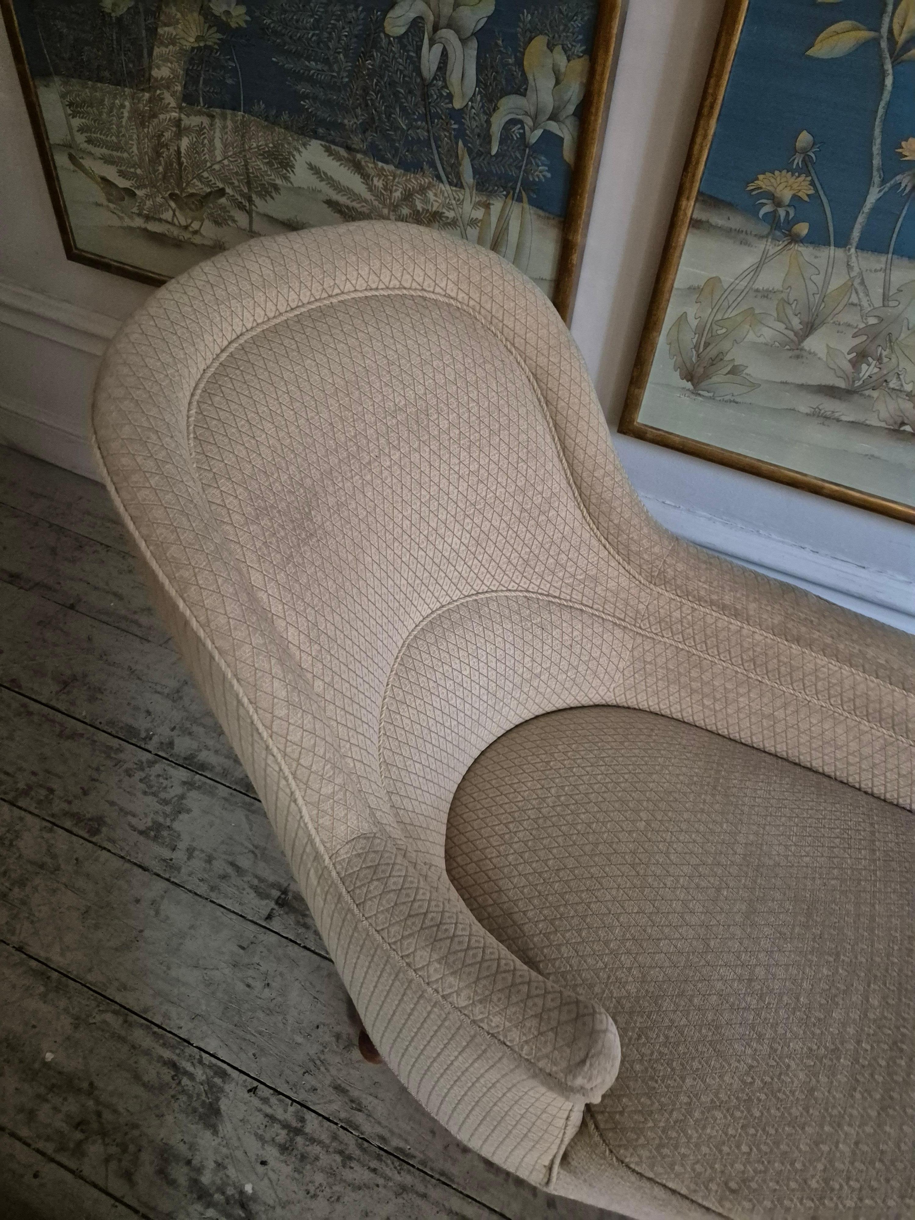 Tissu Chaise longue décorative et confortable, fin du XIXe siècle. en vente