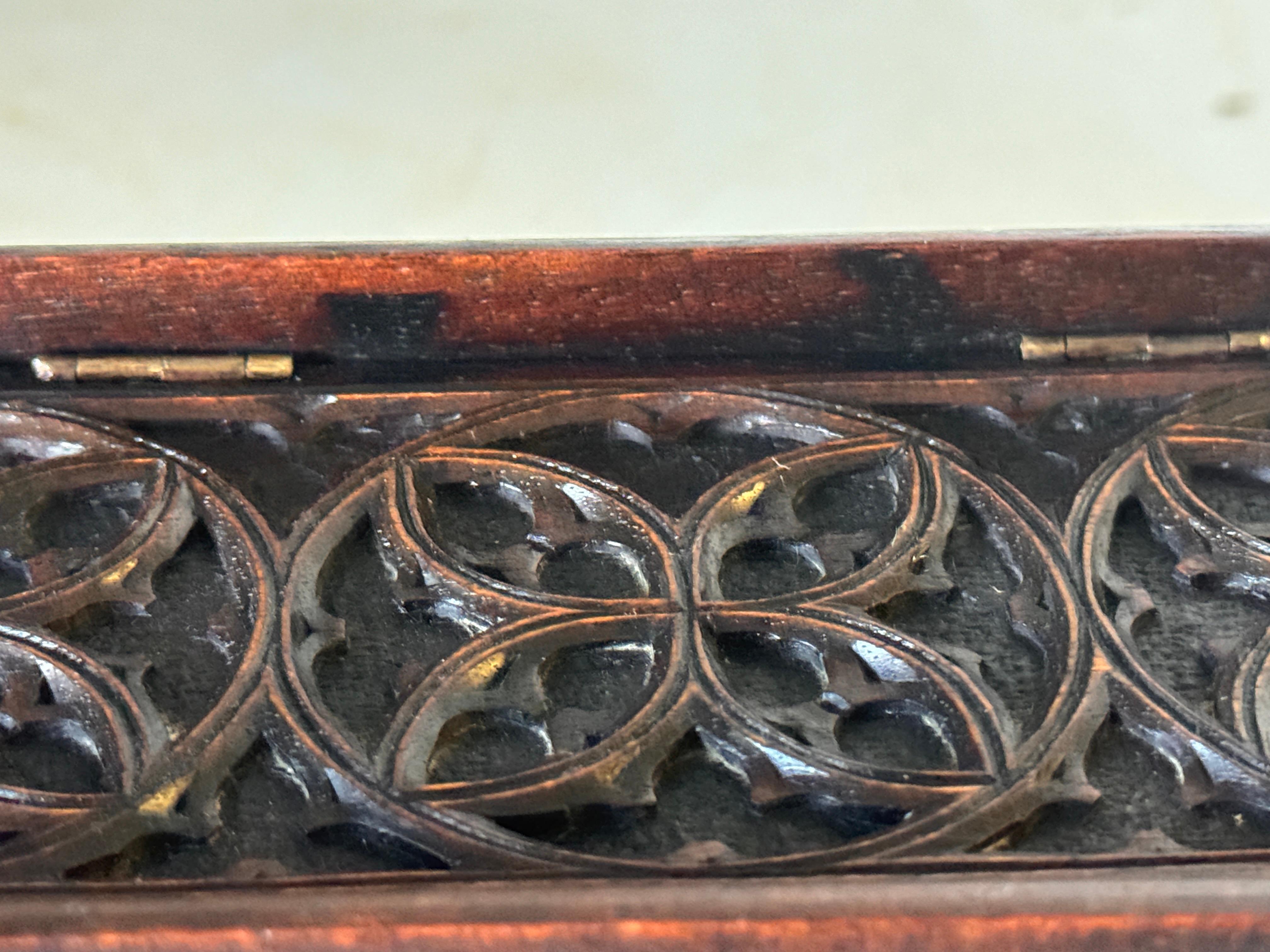 Decorative and Jewelry Box in Wood with  Geometrical Gothic Patterns France 1940 For Sale 5