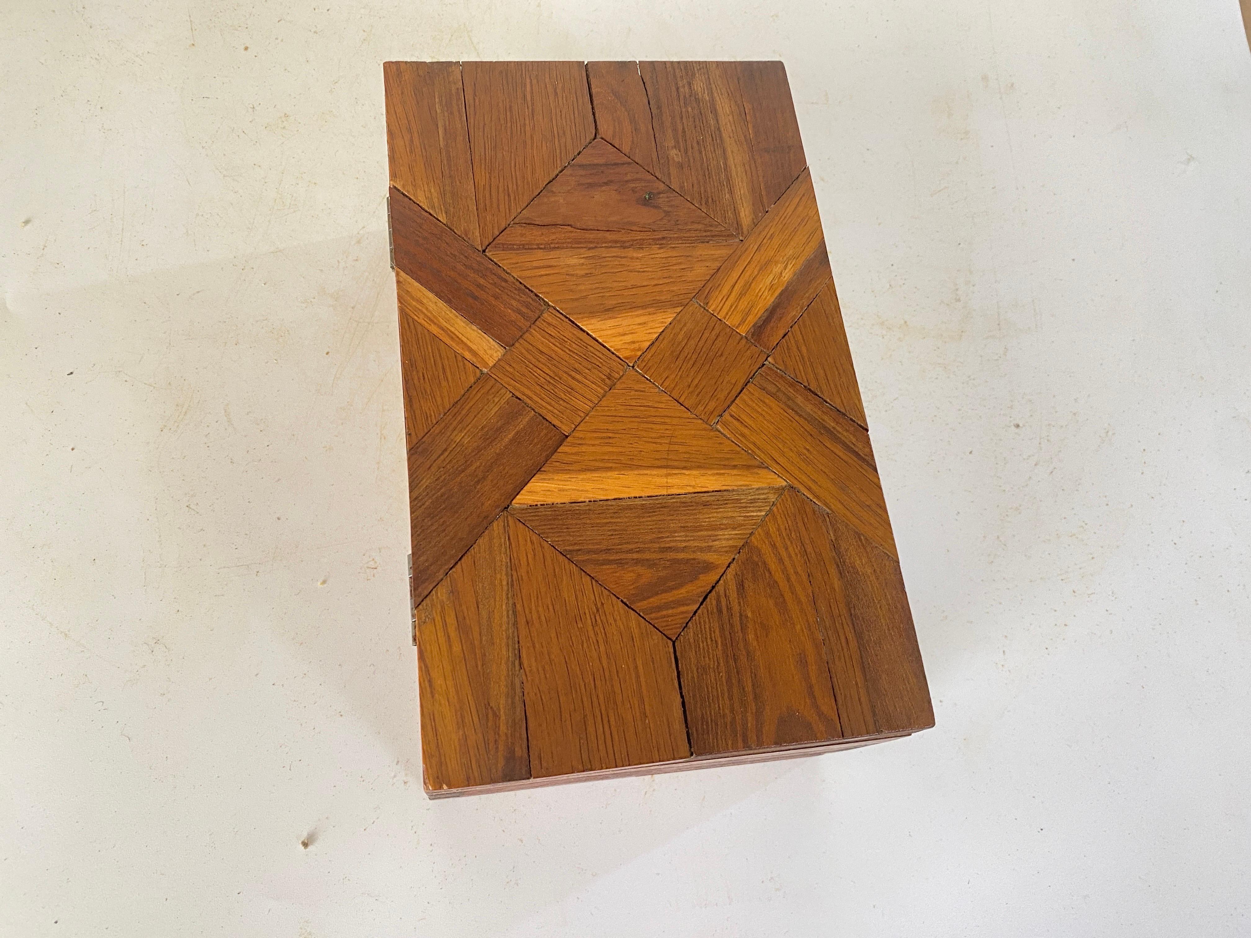 Decorative and Jewelry Box in Wood with  Geometrical Inlays France 1970 For Sale 2