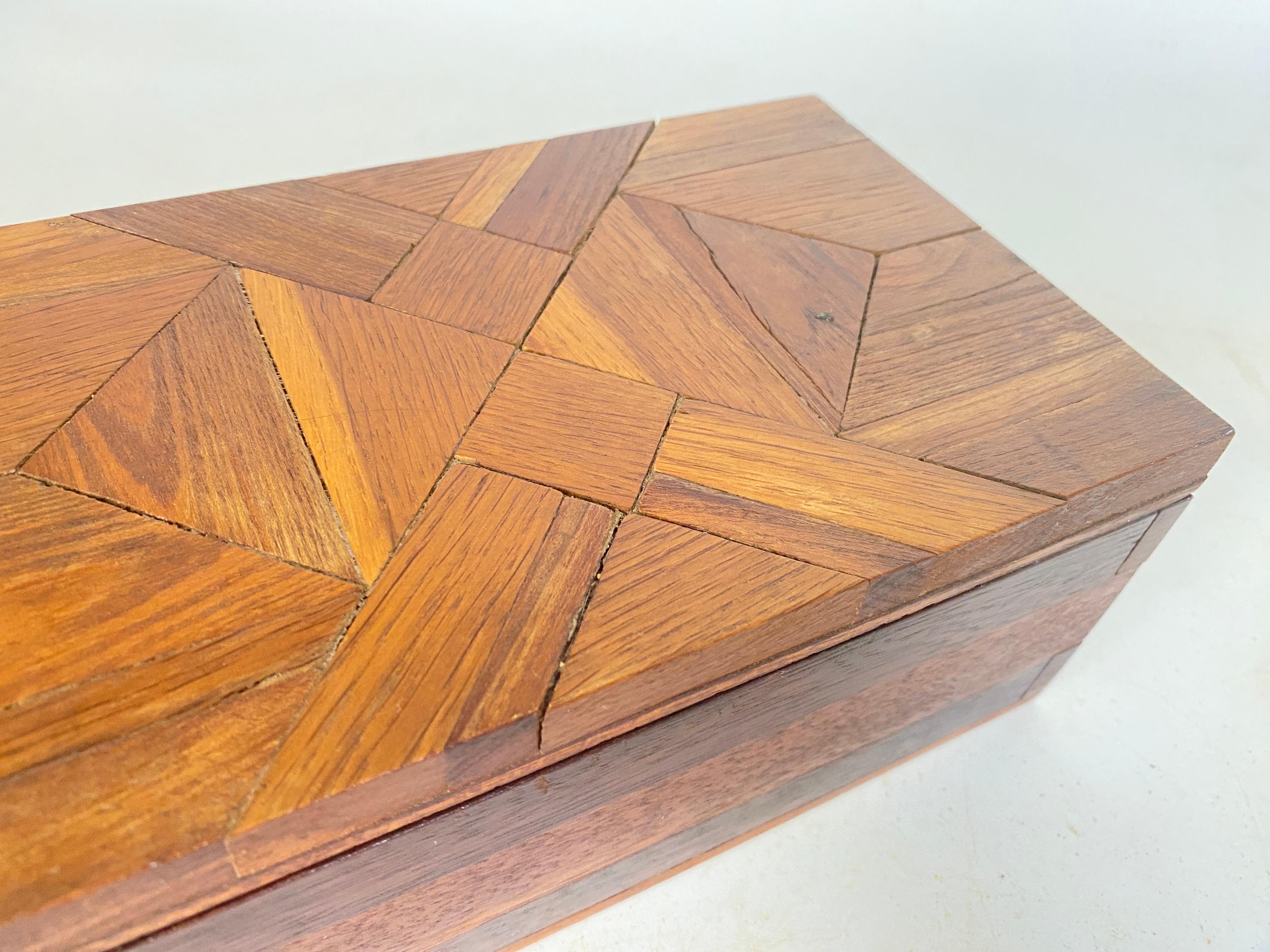 Decorative and Jewelry Box in Wood with  Geometrical Inlays France 1970 For Sale 3