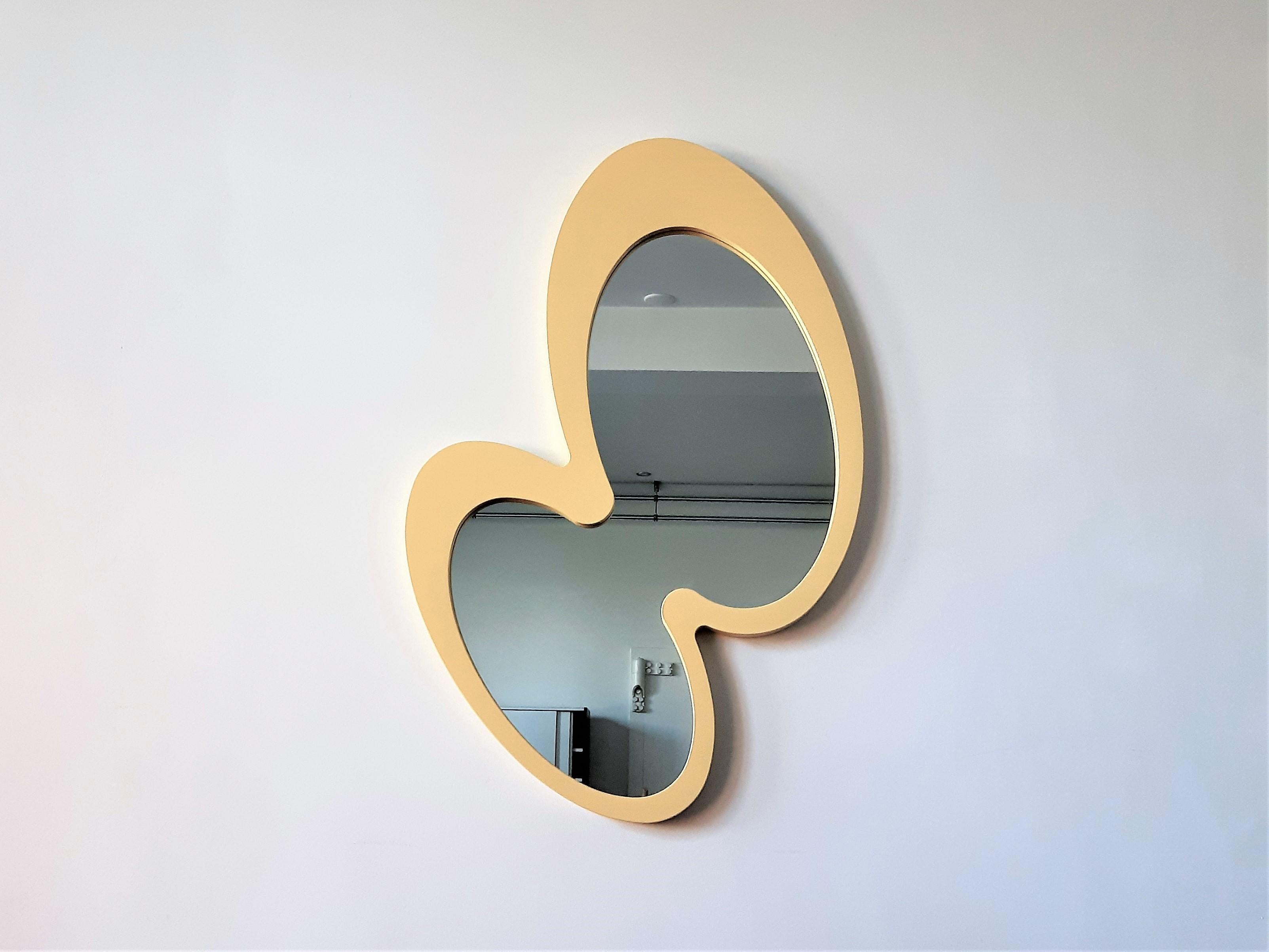 This playfully shaped mirror is made of a soft yellow colored mdf frame. It is likely to be from the 1990's, but somewhat later could be possible as well. A beautiful eyecatcher in your hallway for example. All in a very good condition with very