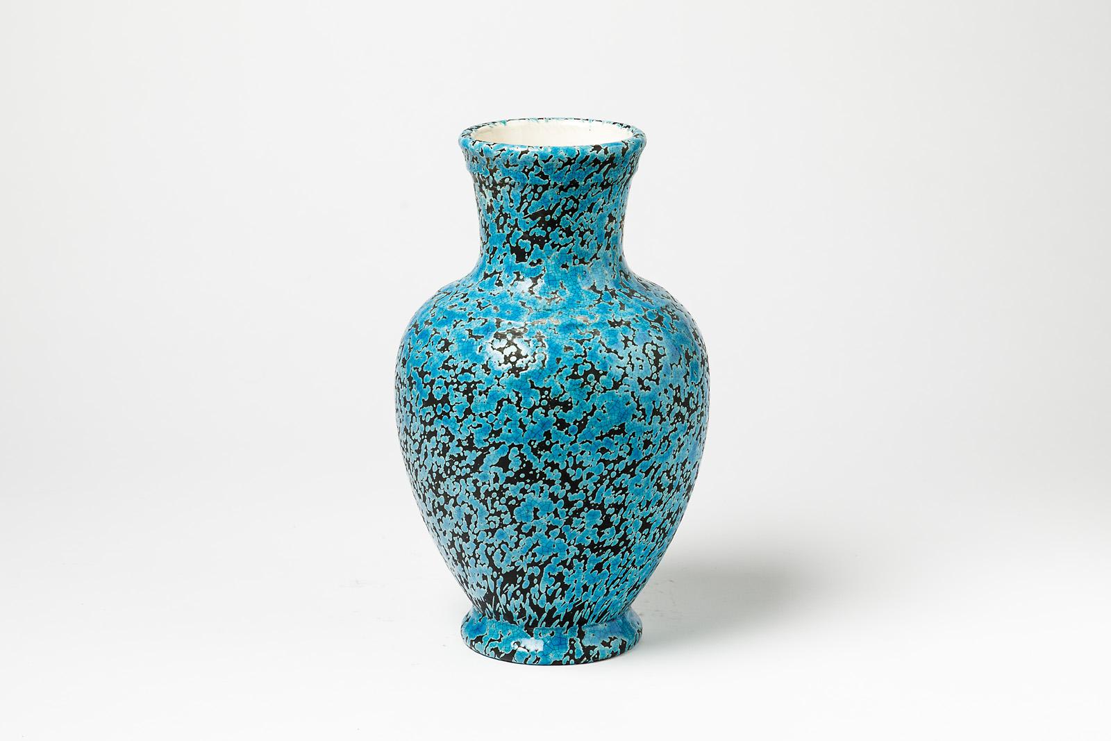 Decorative midcentury ceramic vase.

Classical form with very modern and decorative blue ceramic glaze.

Signed and dated under the base.

Date: 1965
Artist: Sipar

Dimensions: 30 x 17 x 17cm

Excellent original condition.
