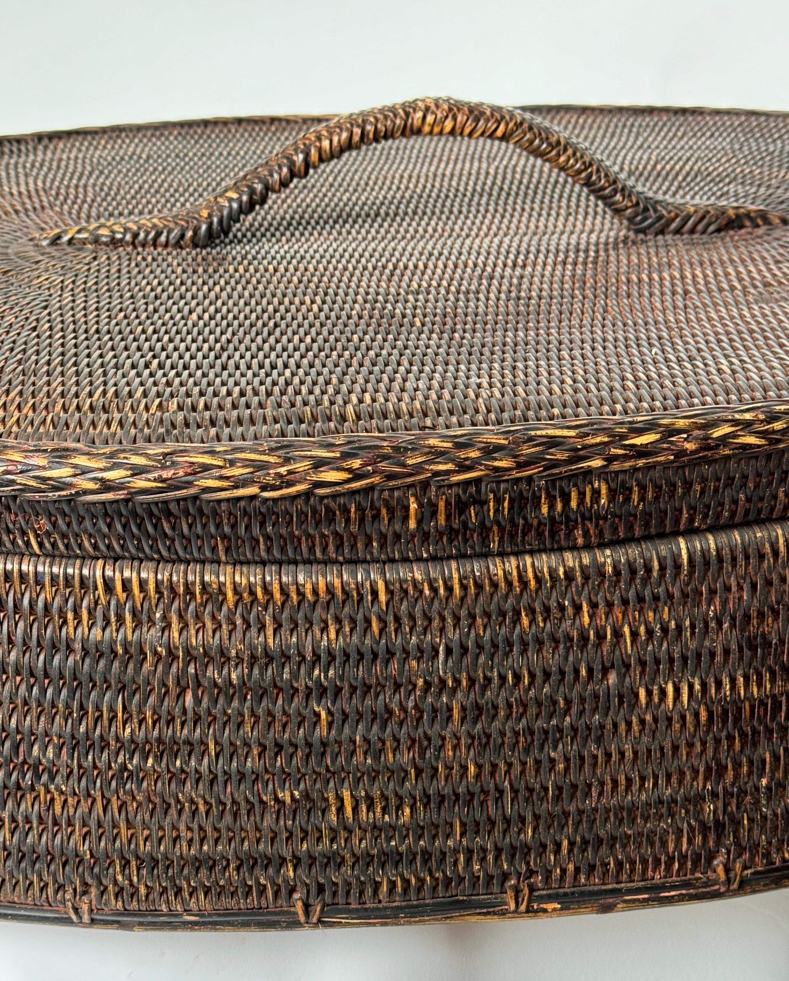 Hand-Crafted Decorative and Rustic Big Storage Basket in Rattan and Wood With Lid.   For Sale