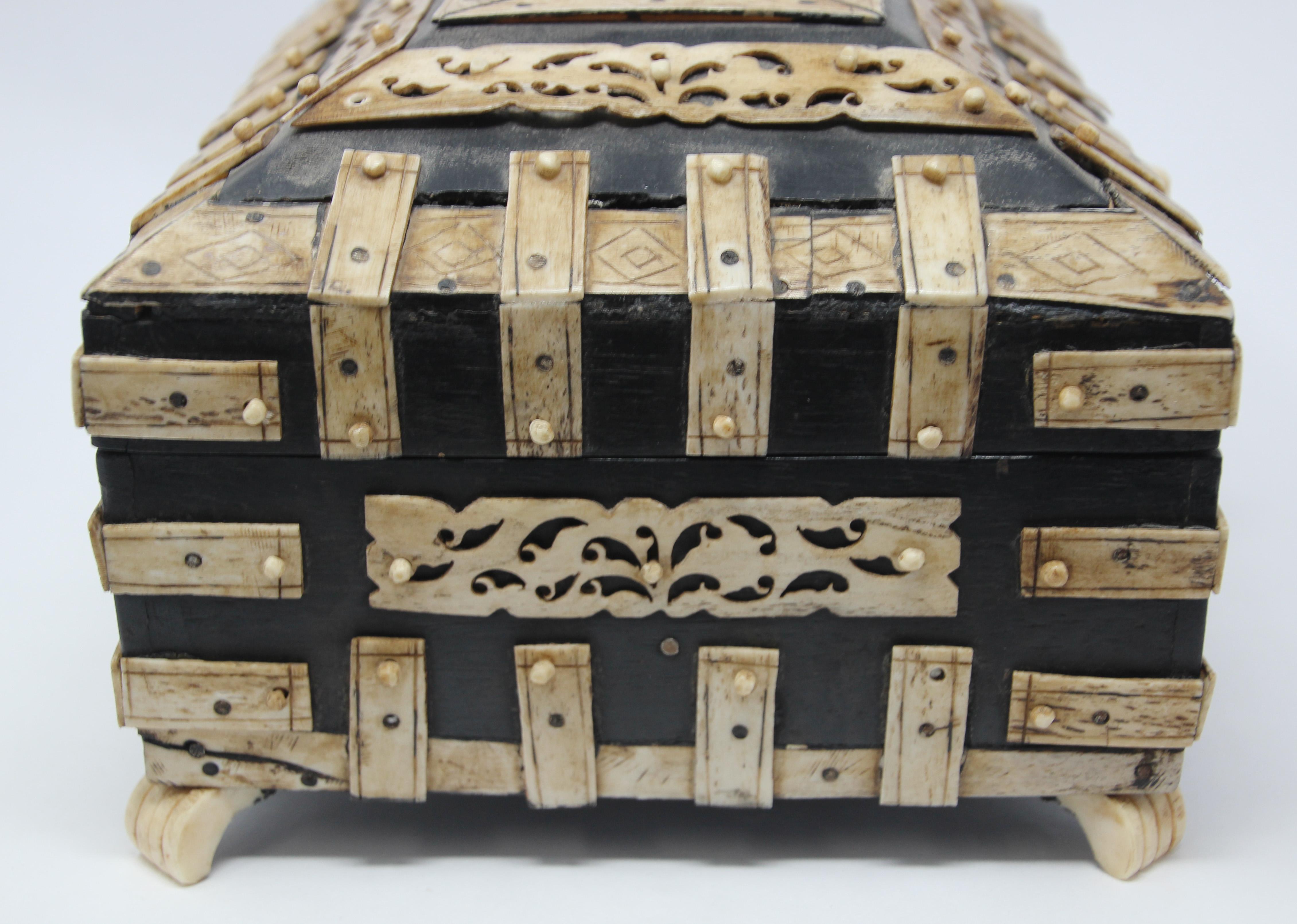 Antique 19th c. Decorative Anglo-Indian Overlay Footed Box with Engraved Bone For Sale 6