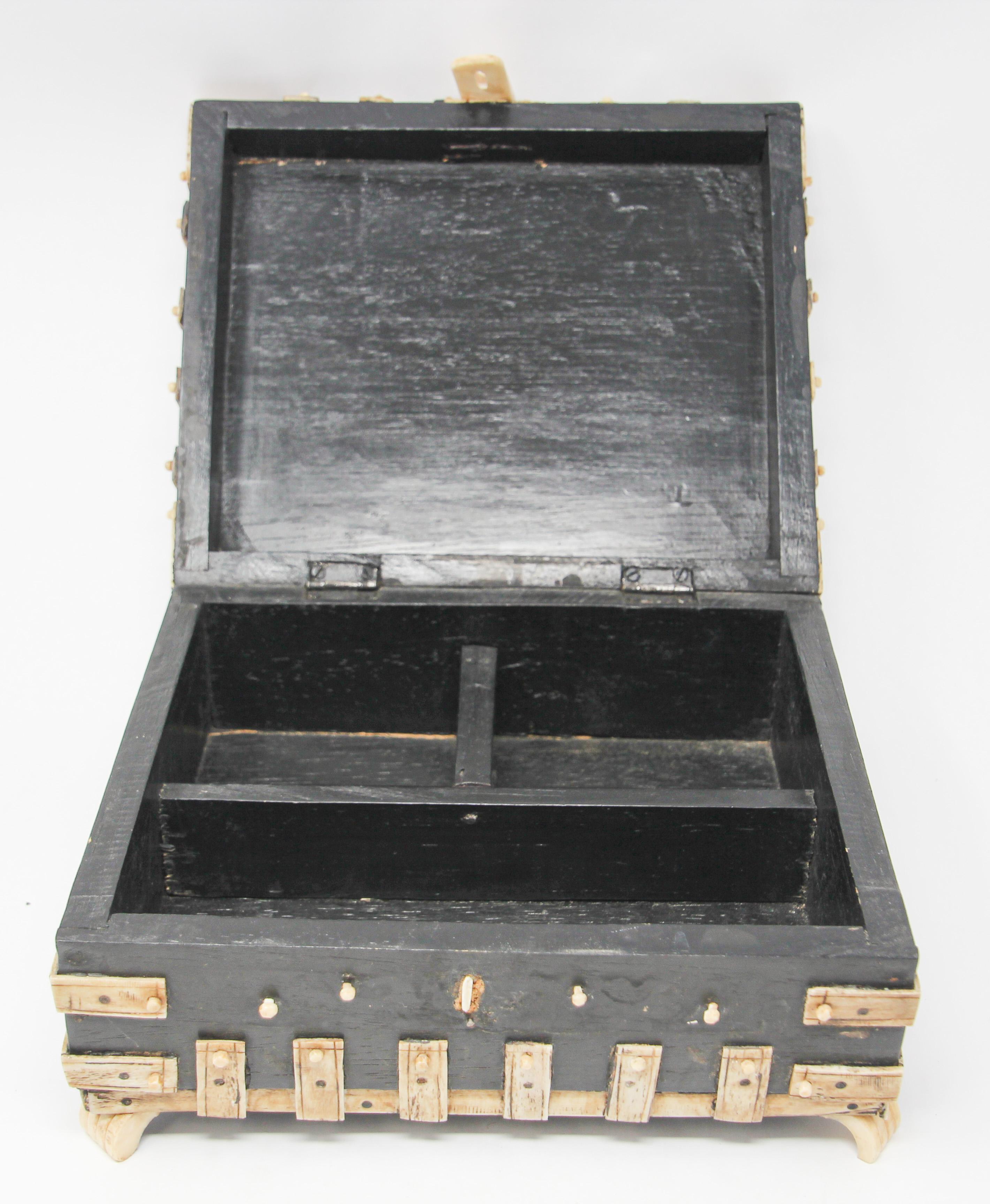 Antique 19th c. Decorative Anglo-Indian Overlay Footed Box with Engraved Bone For Sale 11