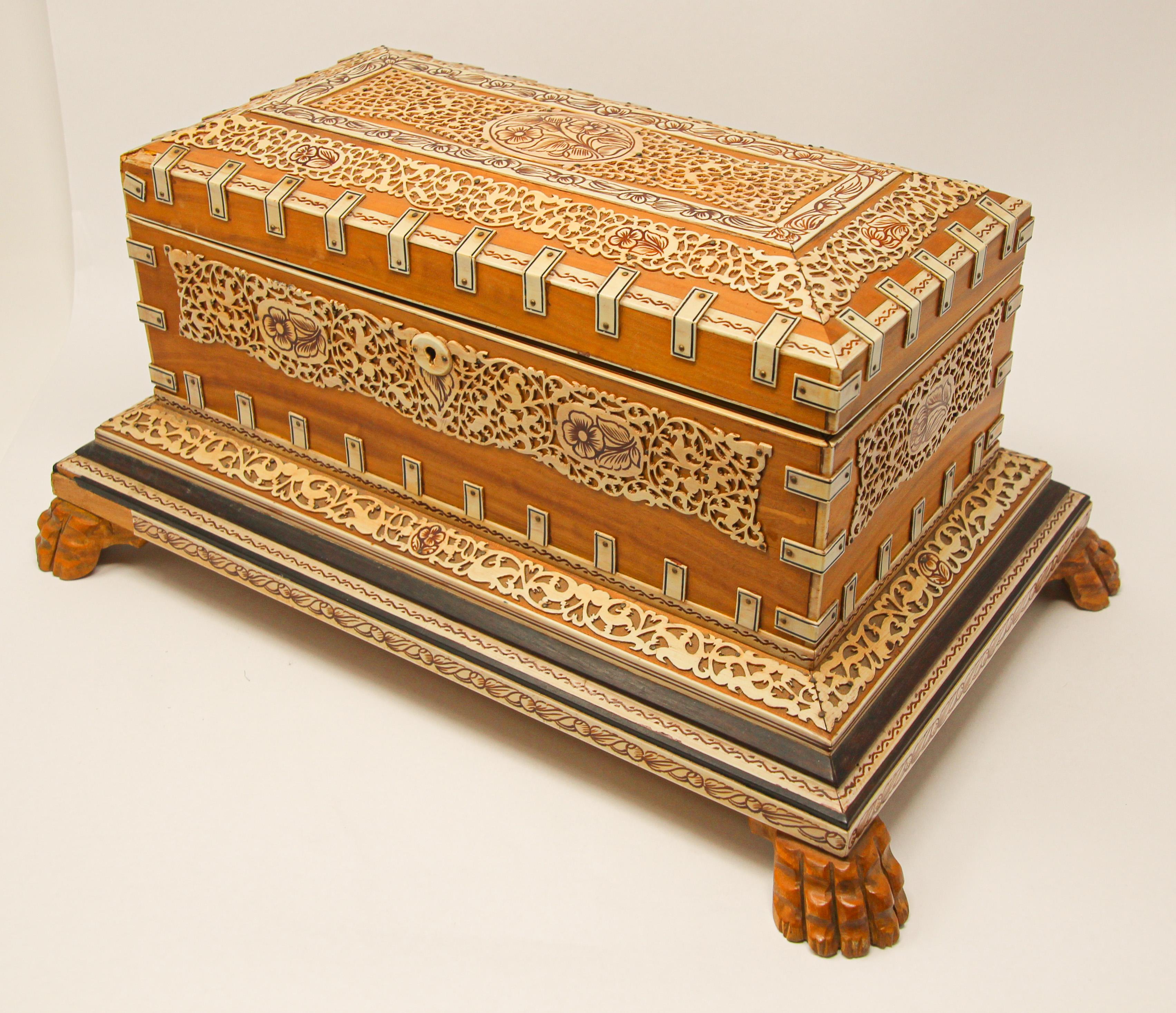 Fine Mughal Style Jewelry decorative box with filigree carving.
Anglo-Indian footed box with exceptional engraved details throughout with filigree and carved veneered and engraved plaques with arabesque carving.
Vizagapatam style.
Handmade in