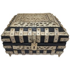 Antique Anglo-Indian Vizagapatam Bombay Mughal Style Footed Box With Bone Overlay