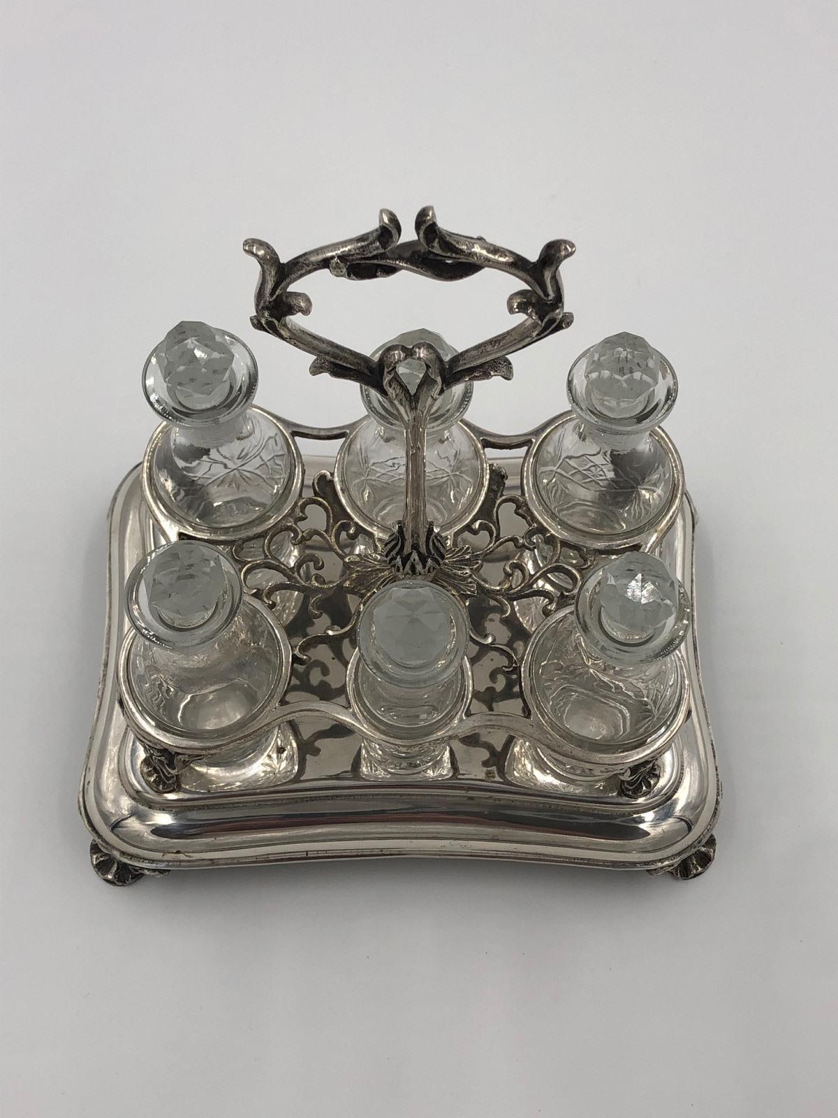 Set di ampolle decorative da 6 bottiglie del 1880 ca. In condizioni buone in vendita a Ipswich, GB