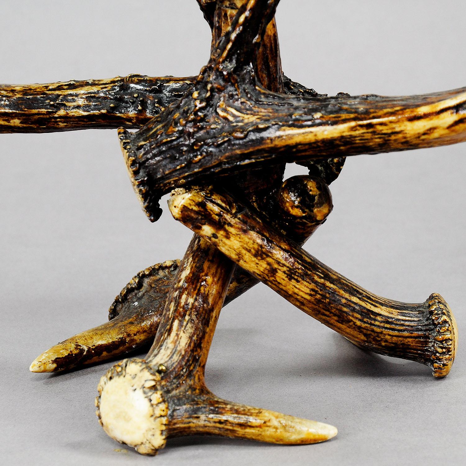 XIX secolo Antico candelabro decorativo in corno con tre beccucci, 1900 in vendita