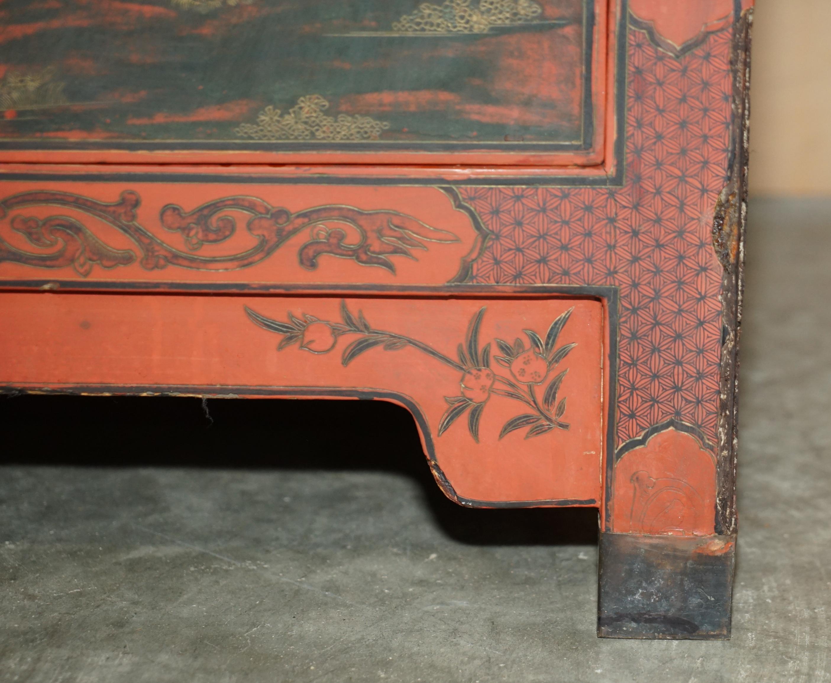 Decorative Antique Chinese Chinoiserie Floral Painted and Lacquered Sideboard For Sale 2