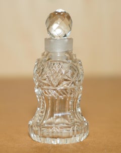 DECORATIVE ANTIQUE CUT GLASS CRYSTAL COLLECTable DRESSiNG TABLE PERFUME BOTTLE