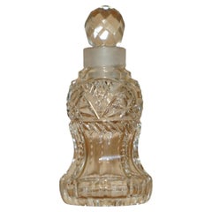 DECORATIVE ANTIQUE CUT GLASS CRYSTAL COLLECTABLE DRESSiNG TABLE PERFUME BOTTLE