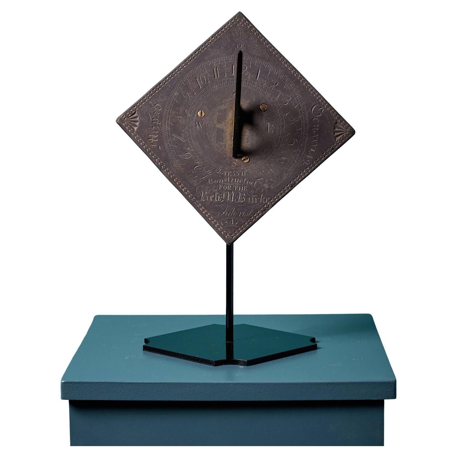 Reloj de Sol Decorativo de Pizarra Inglés Antiguo sobre Soporte c.1842