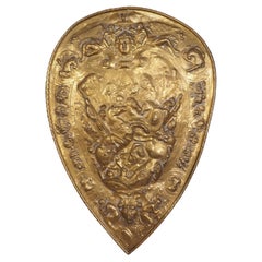 Scudo da parata decorativo Antique French Repousse in ottone, fine '800