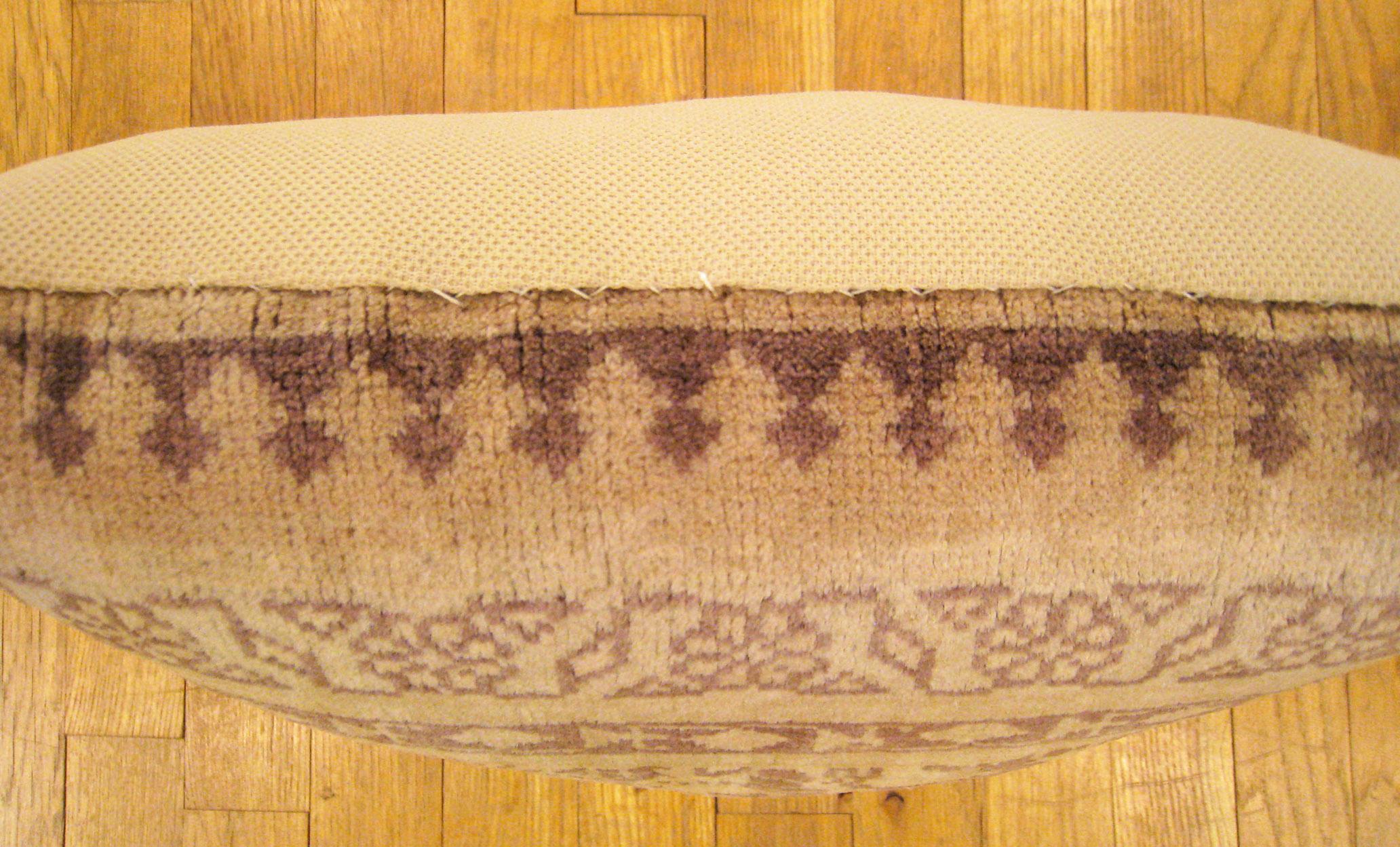 Coussin décoratif indien ancien tapis Agra avec abstraits géométriques Bon état - En vente à New York, NY